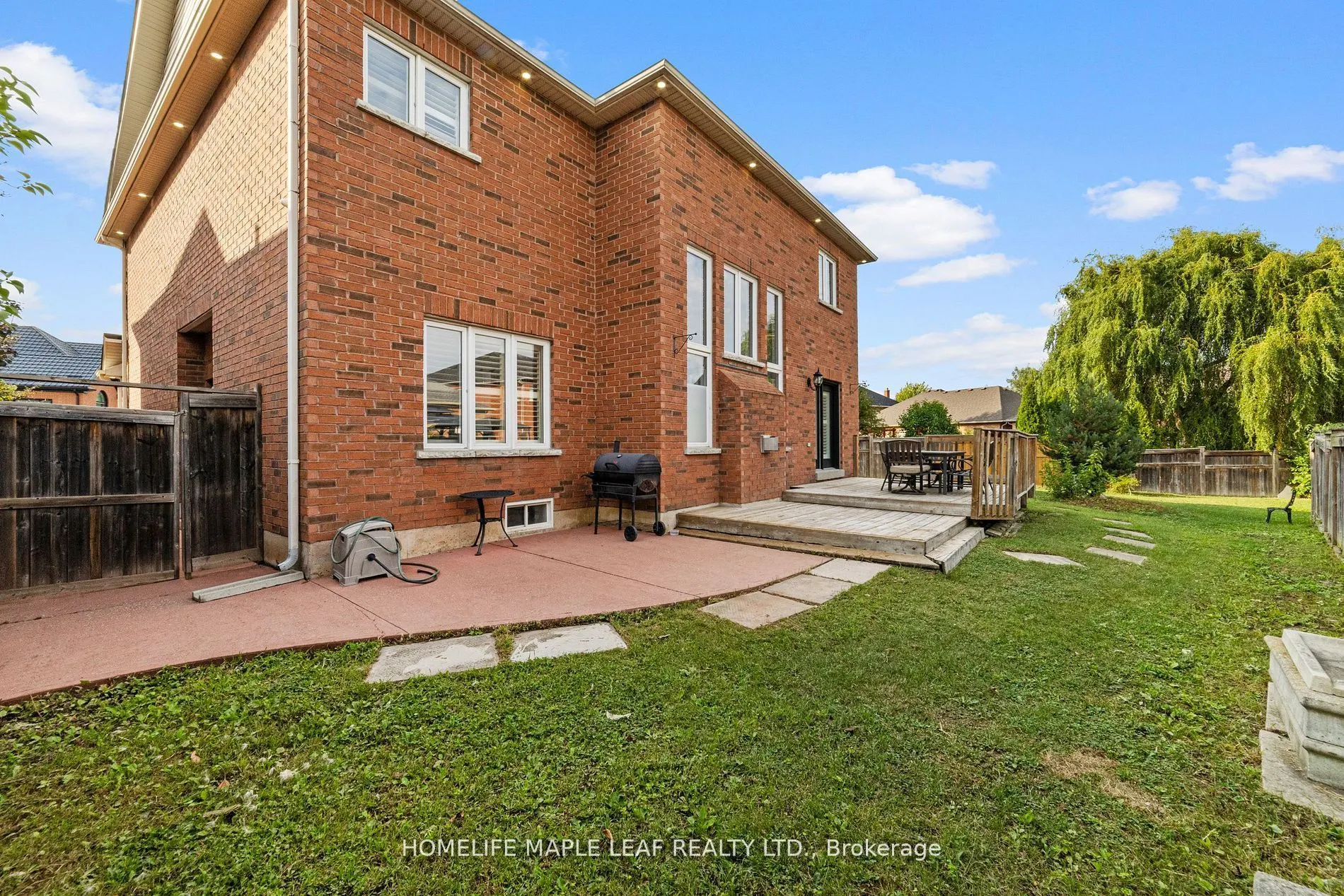 18 Regis Circle