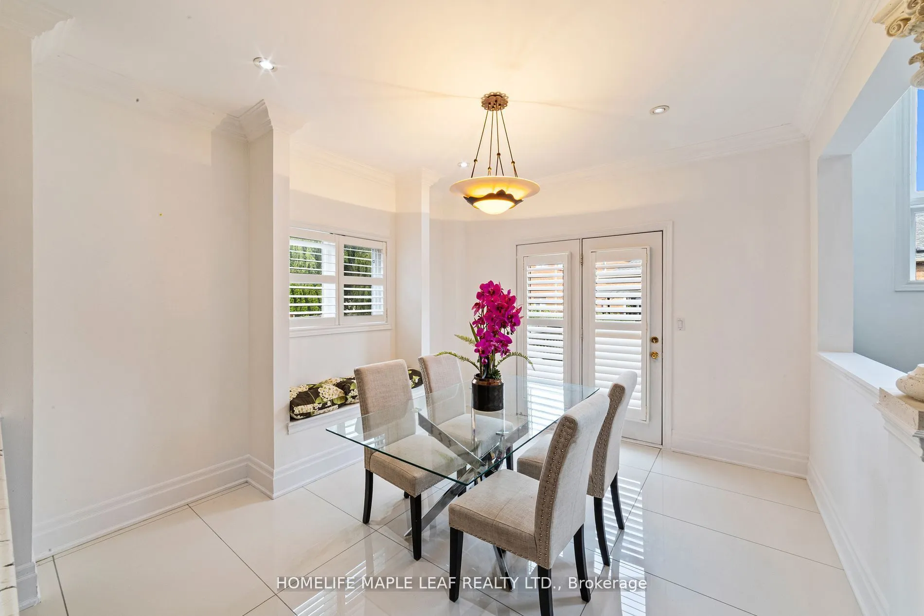 18 Regis Circle