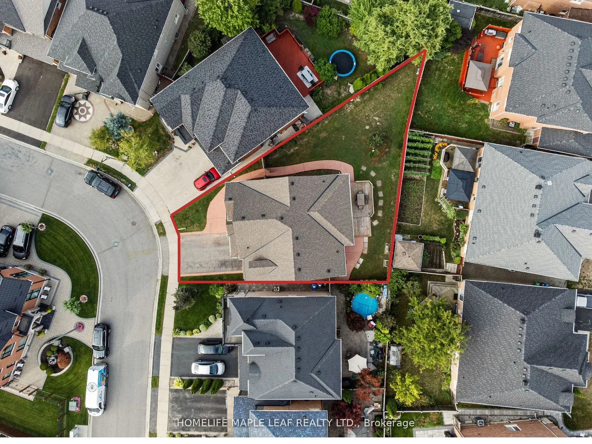 18 Regis Circle