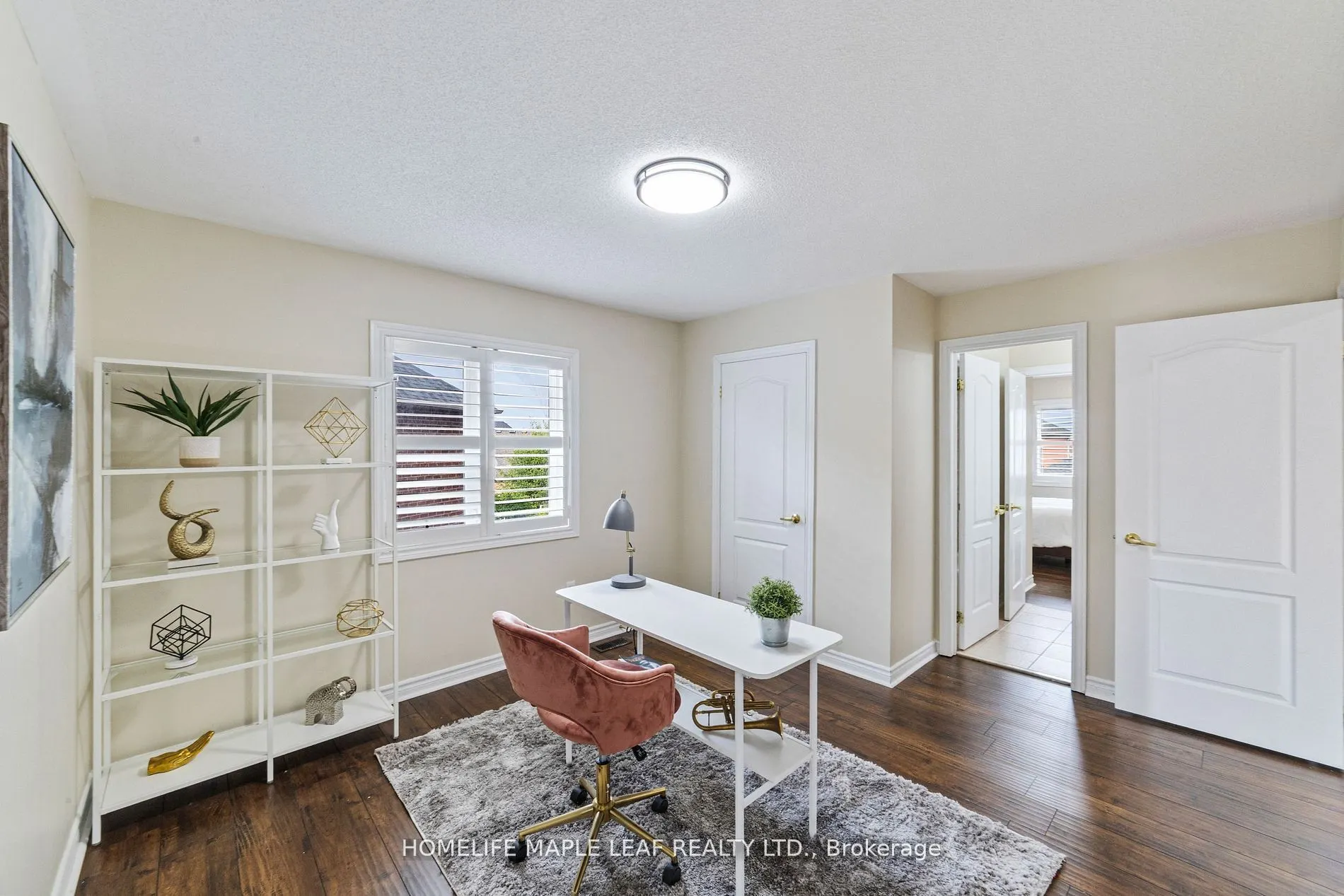 18 Regis Circle