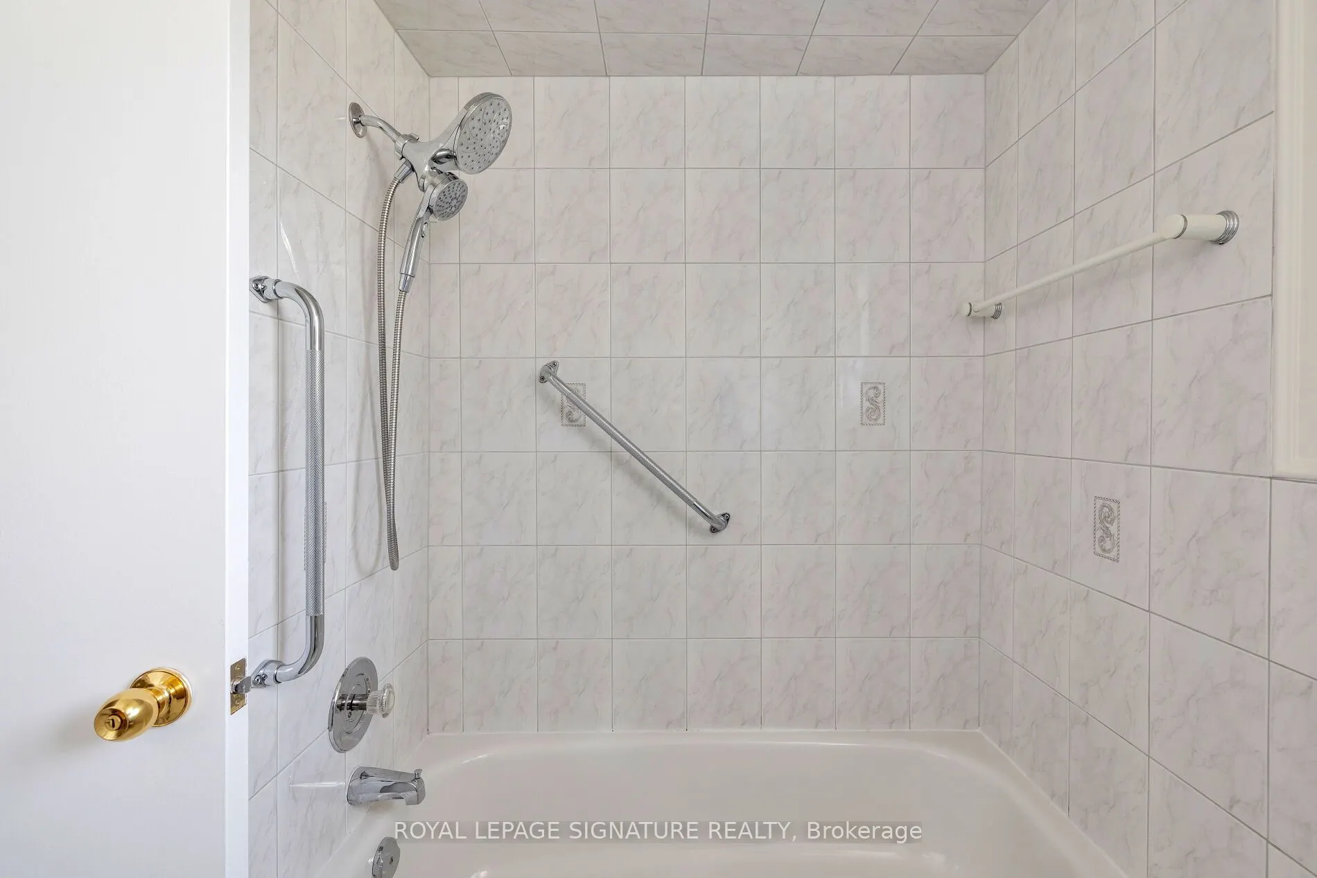 26 Paragon Road, #Main