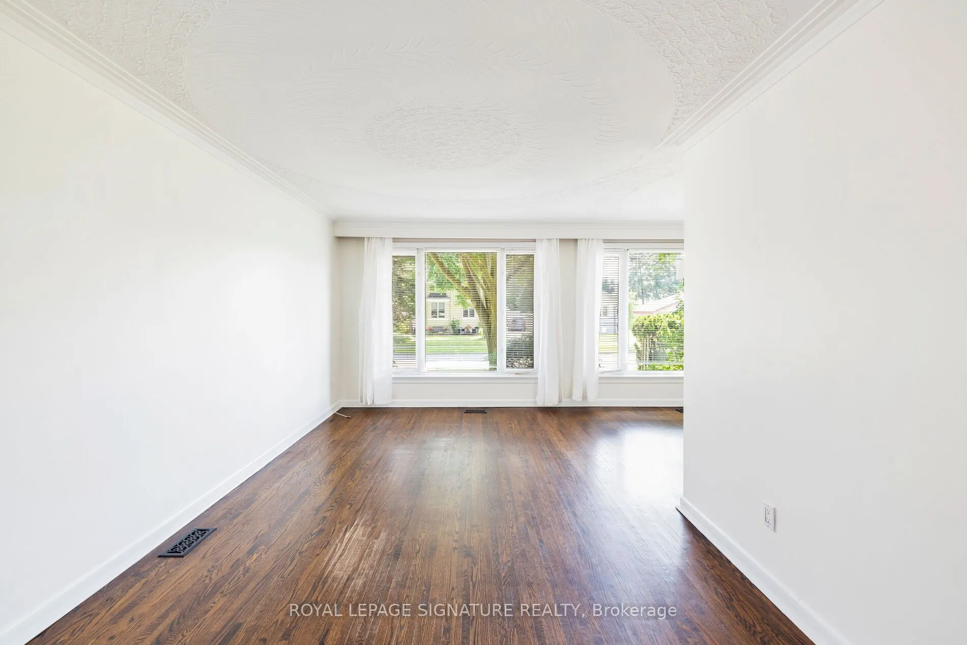 26 Paragon Road, #Main