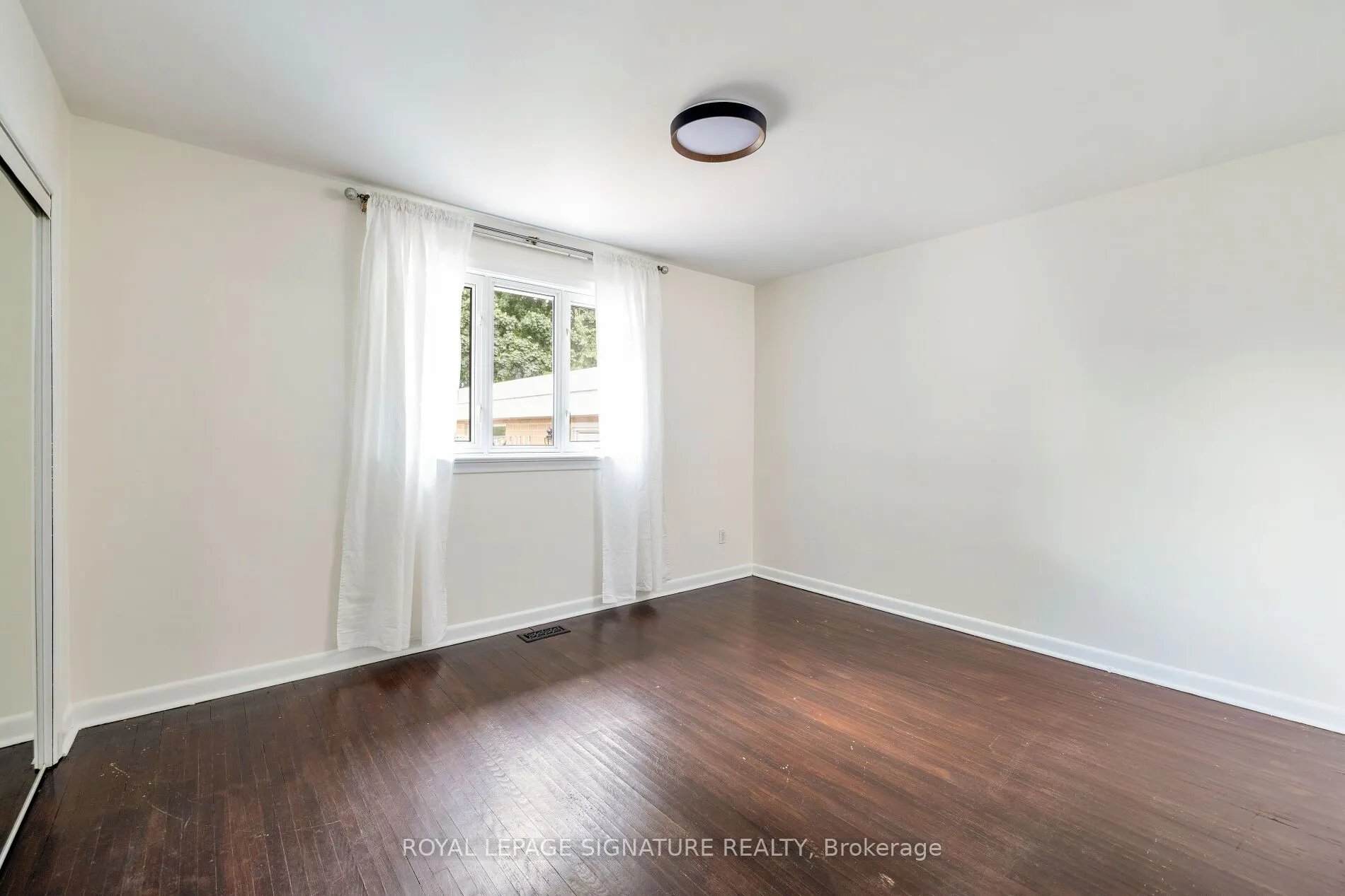 26 Paragon Road, #Main