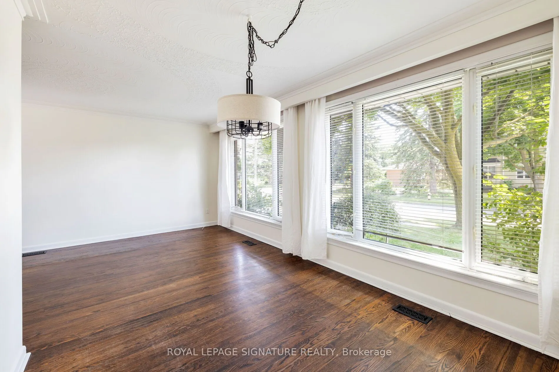 26 Paragon Road, #Main