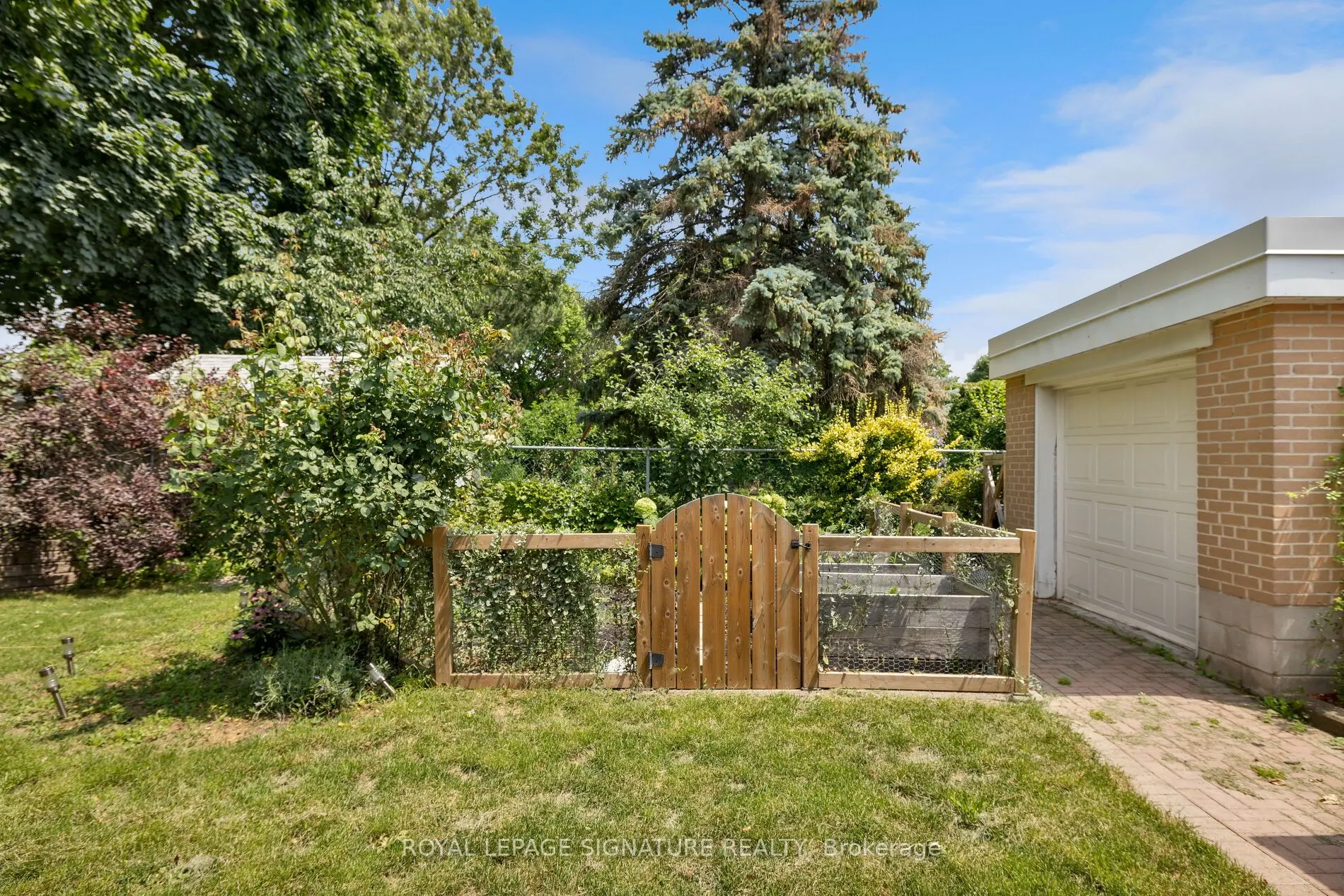26 Paragon Road, #Main