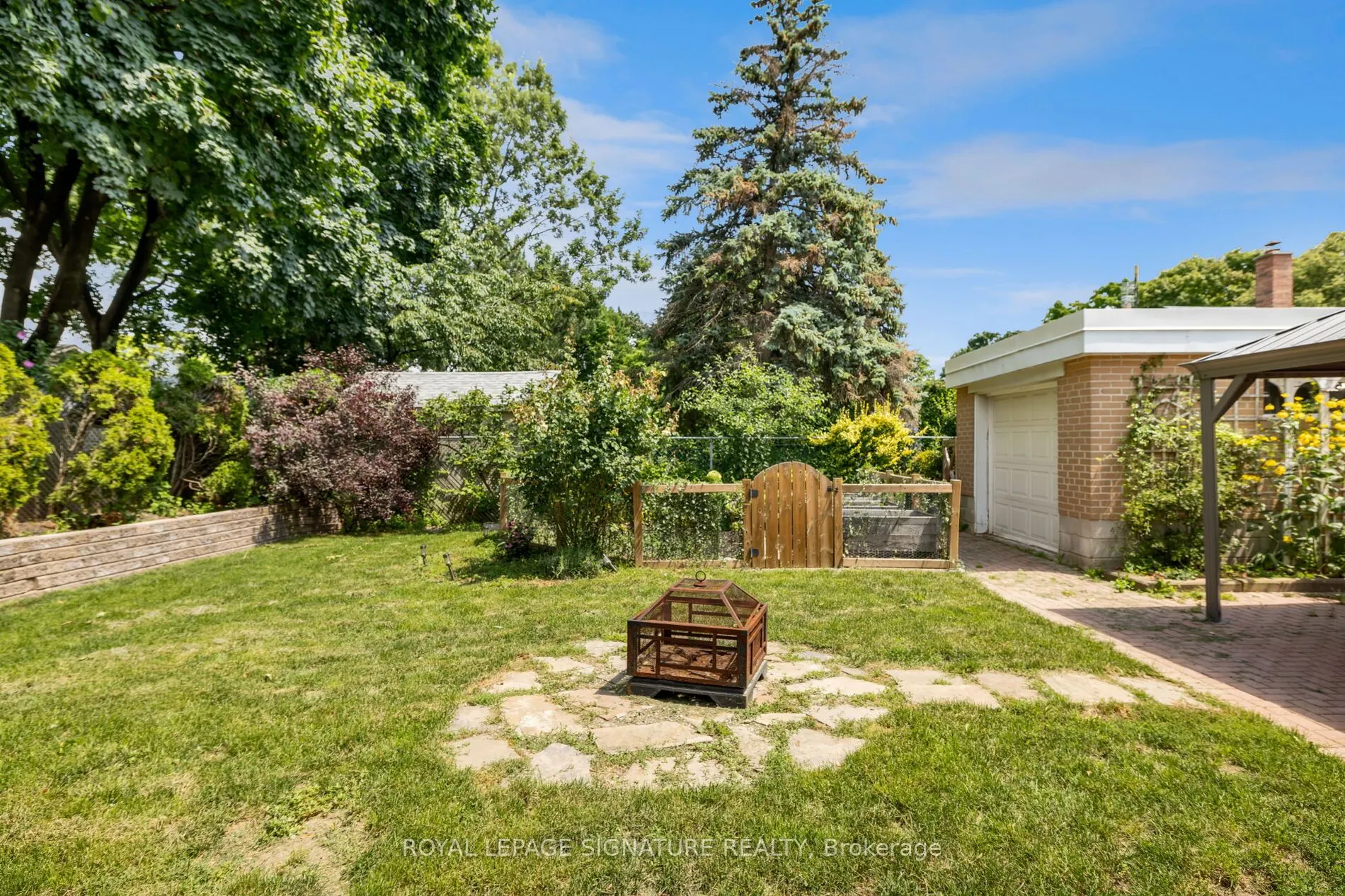 26 Paragon Road, #Main