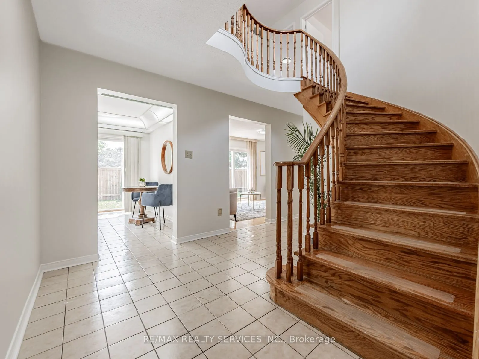 9 Garview Court