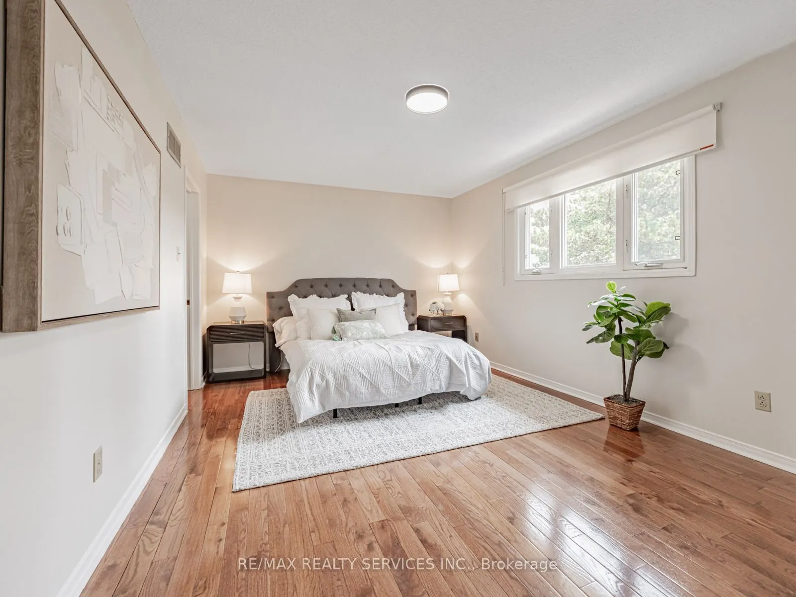 9 Garview Court