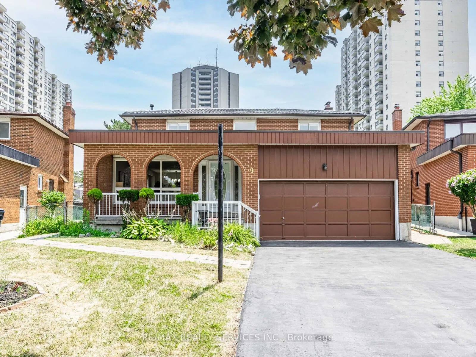 9 Garview Court