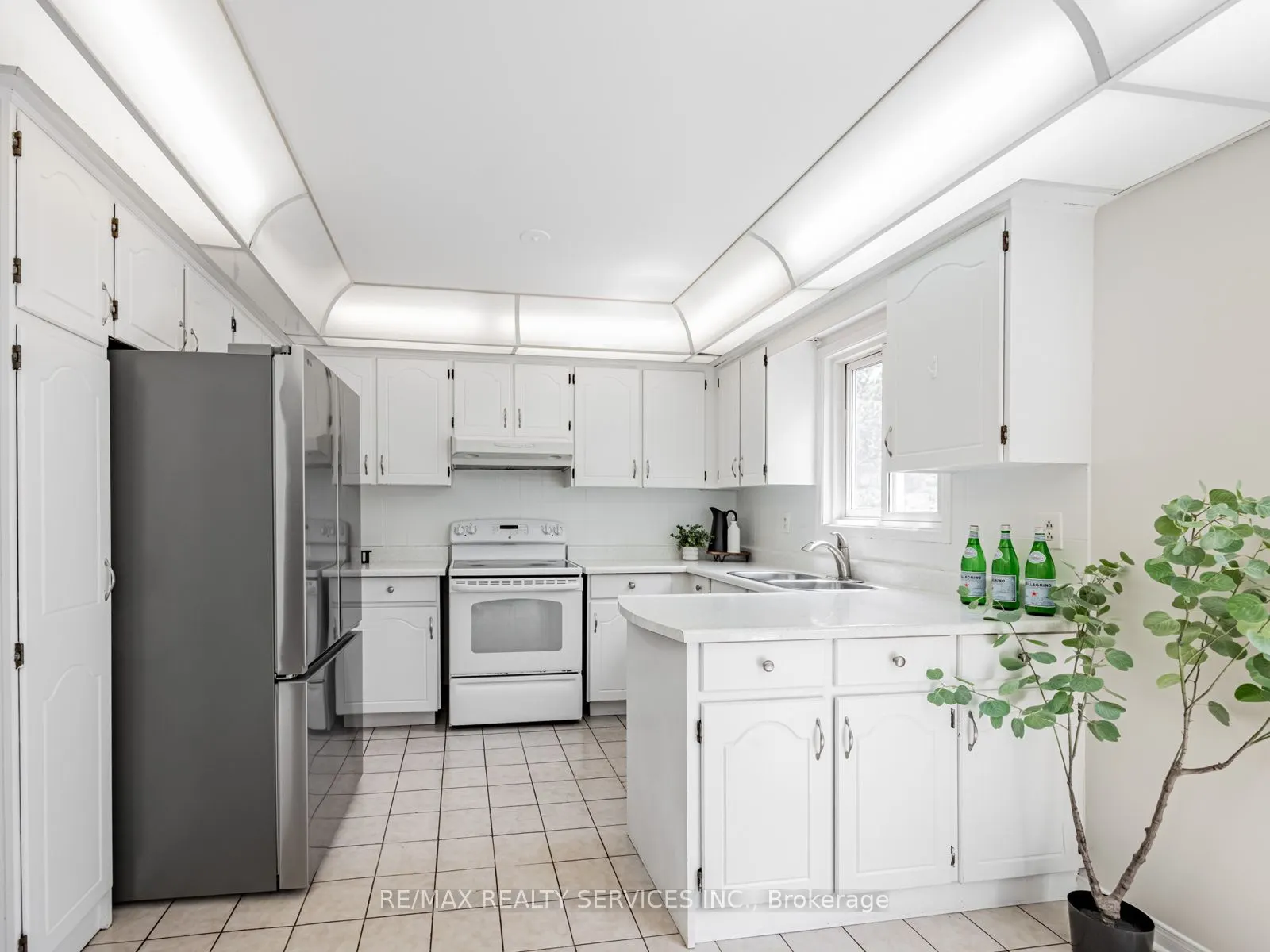 9 Garview Court