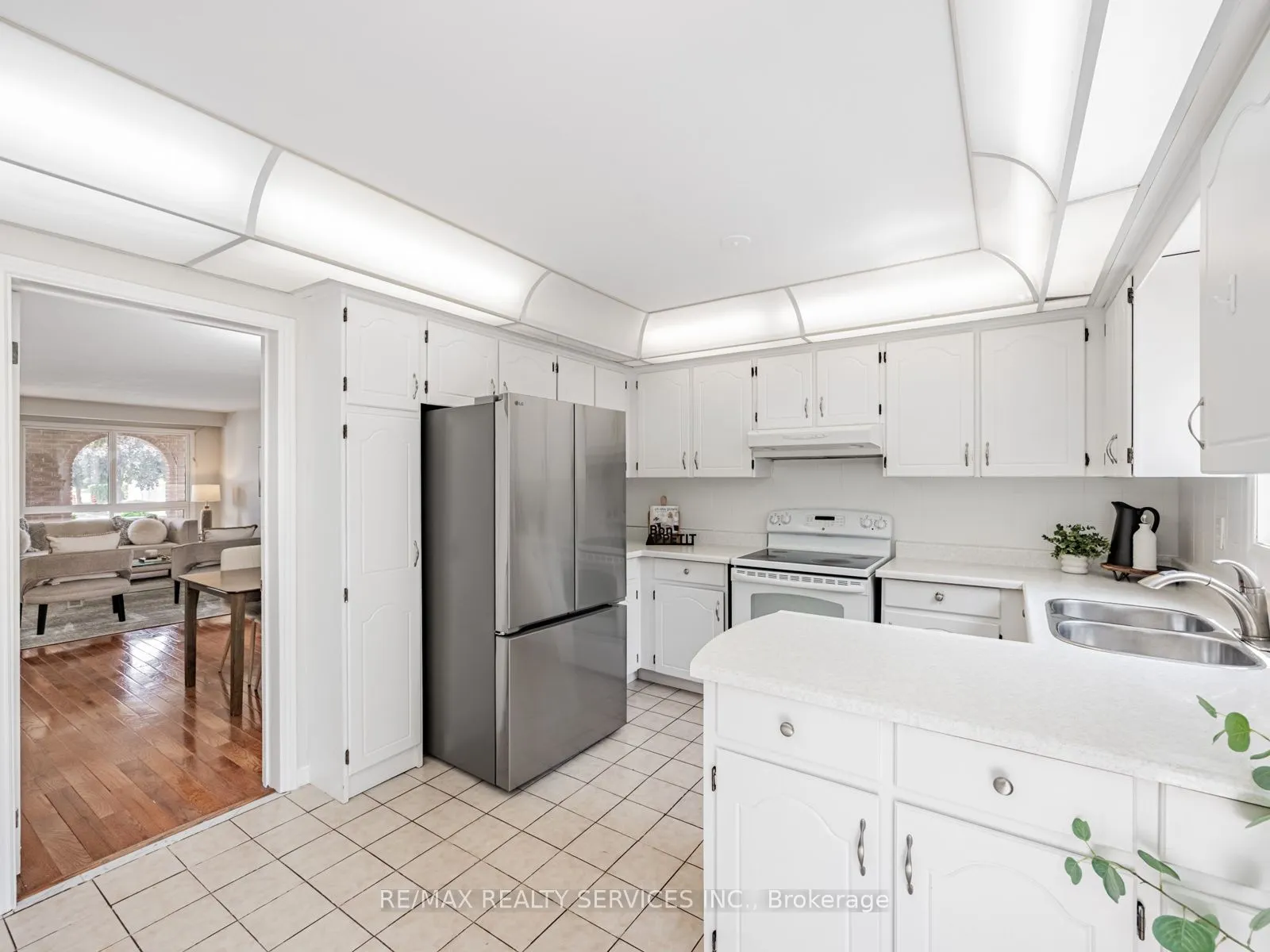 9 Garview Court