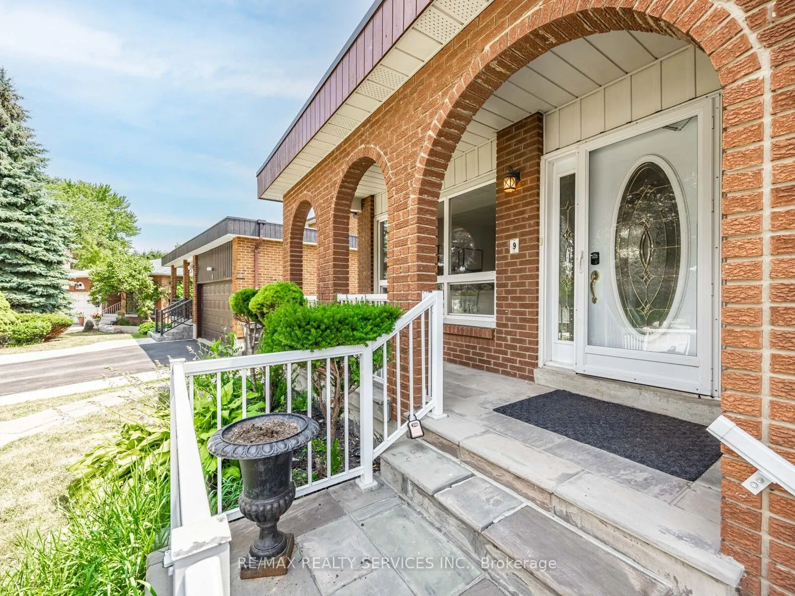 9 Garview Court