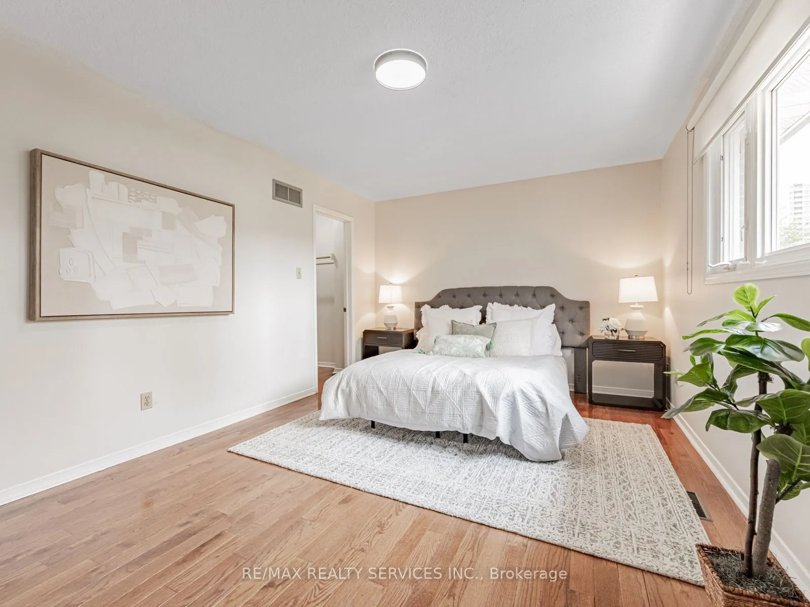9 Garview Court
