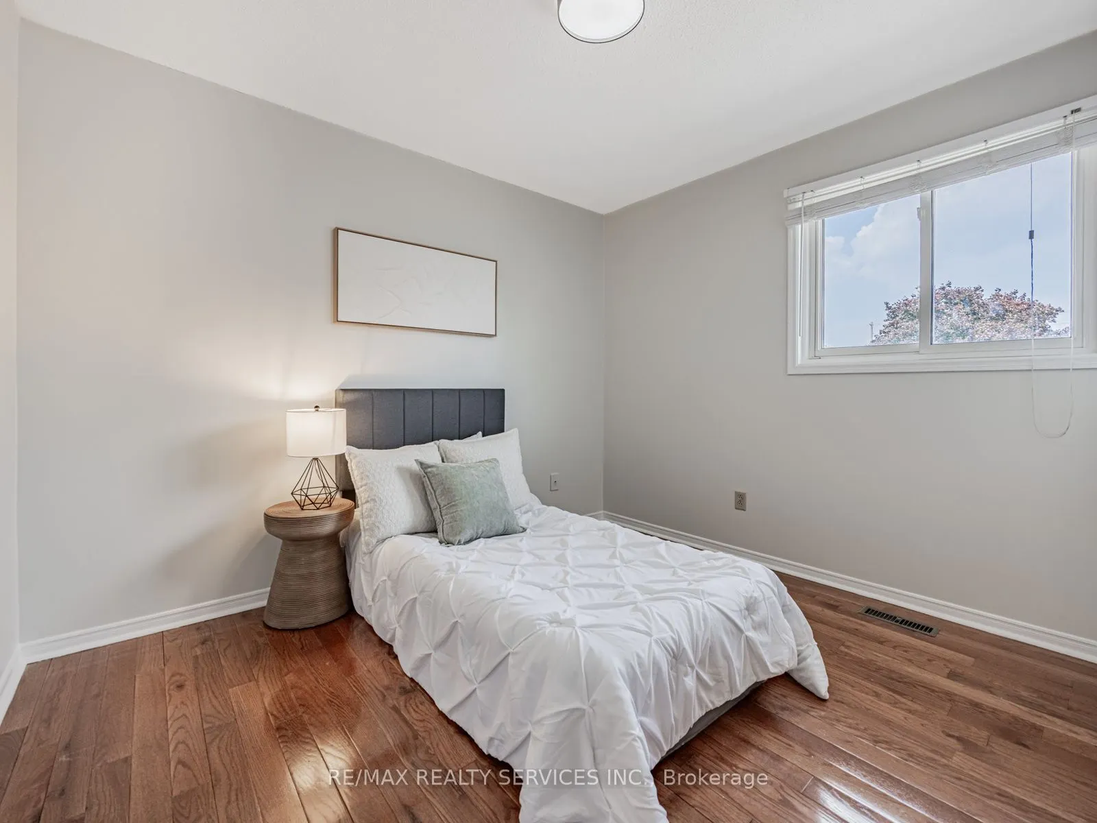9 Garview Court