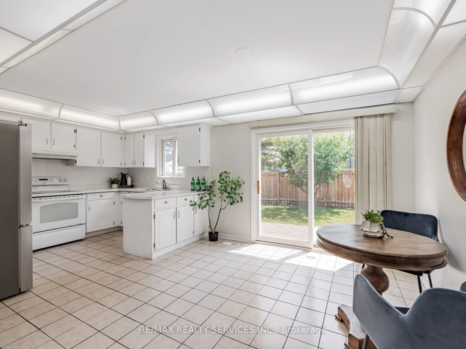 9 Garview Court