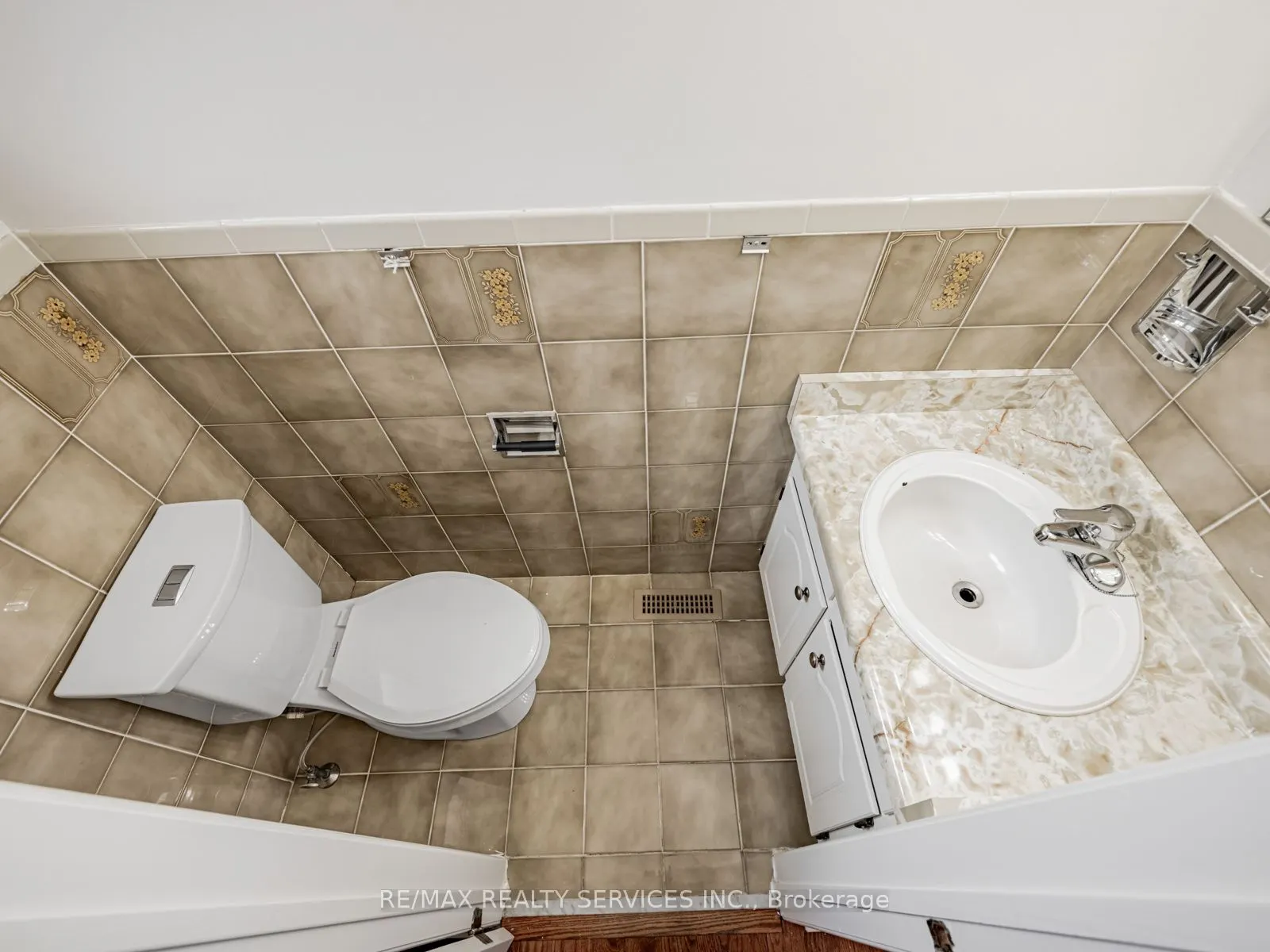 9 Garview Court