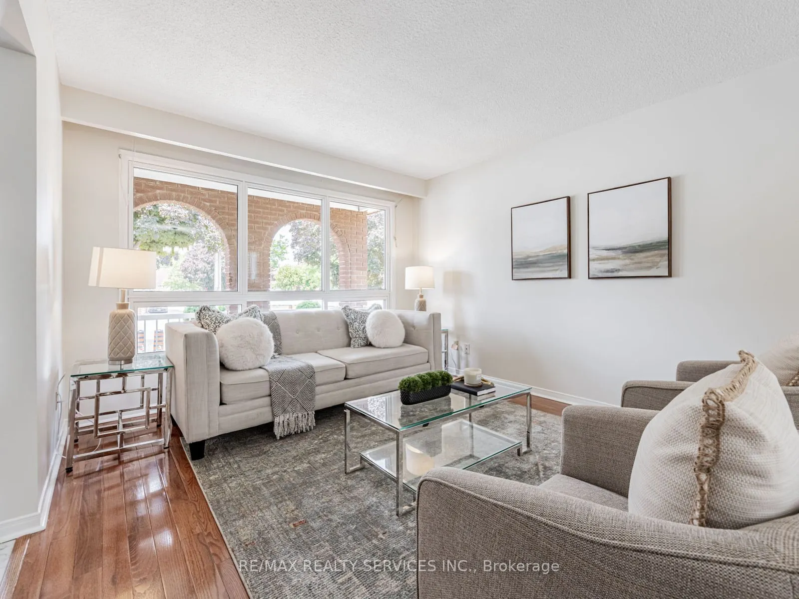 9 Garview Court