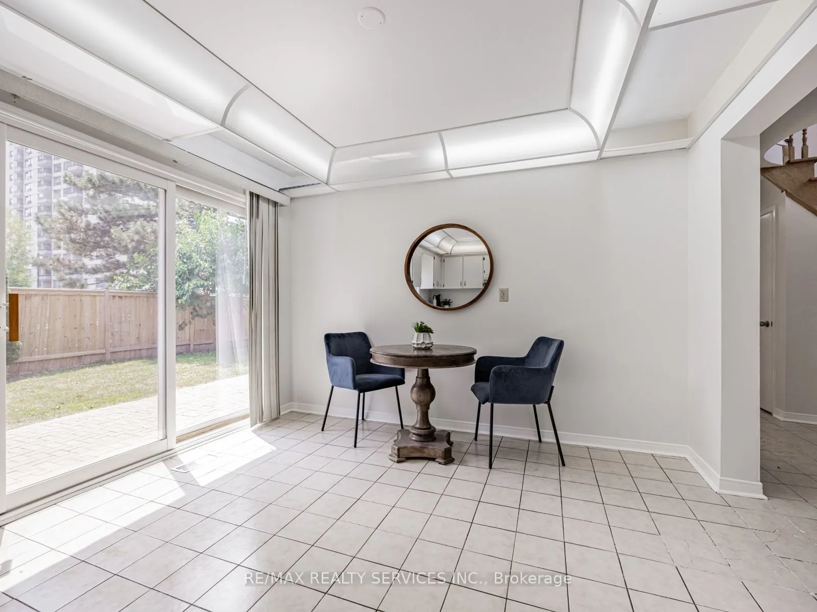 9 Garview Court