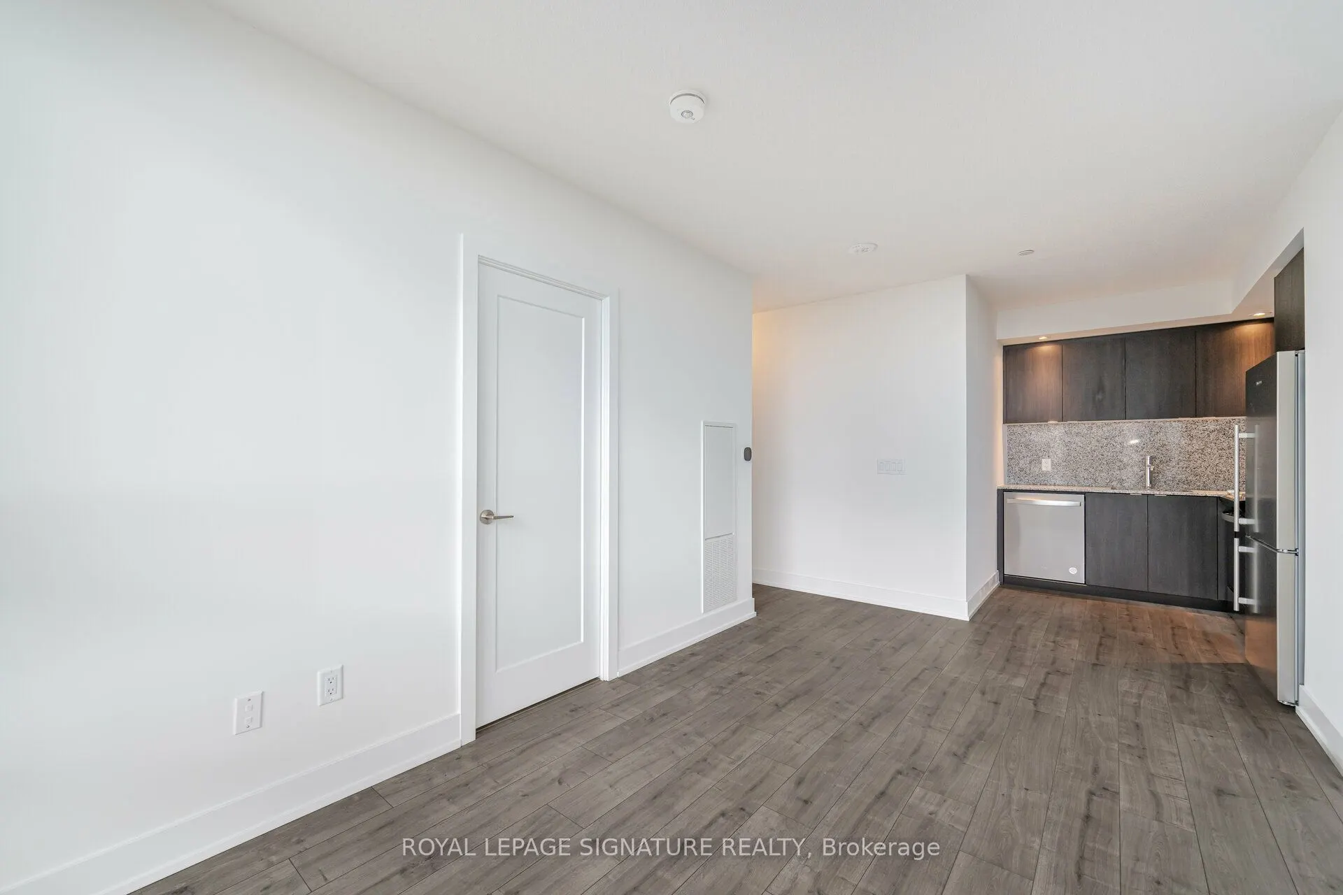 10 Eva Road, #Ph08