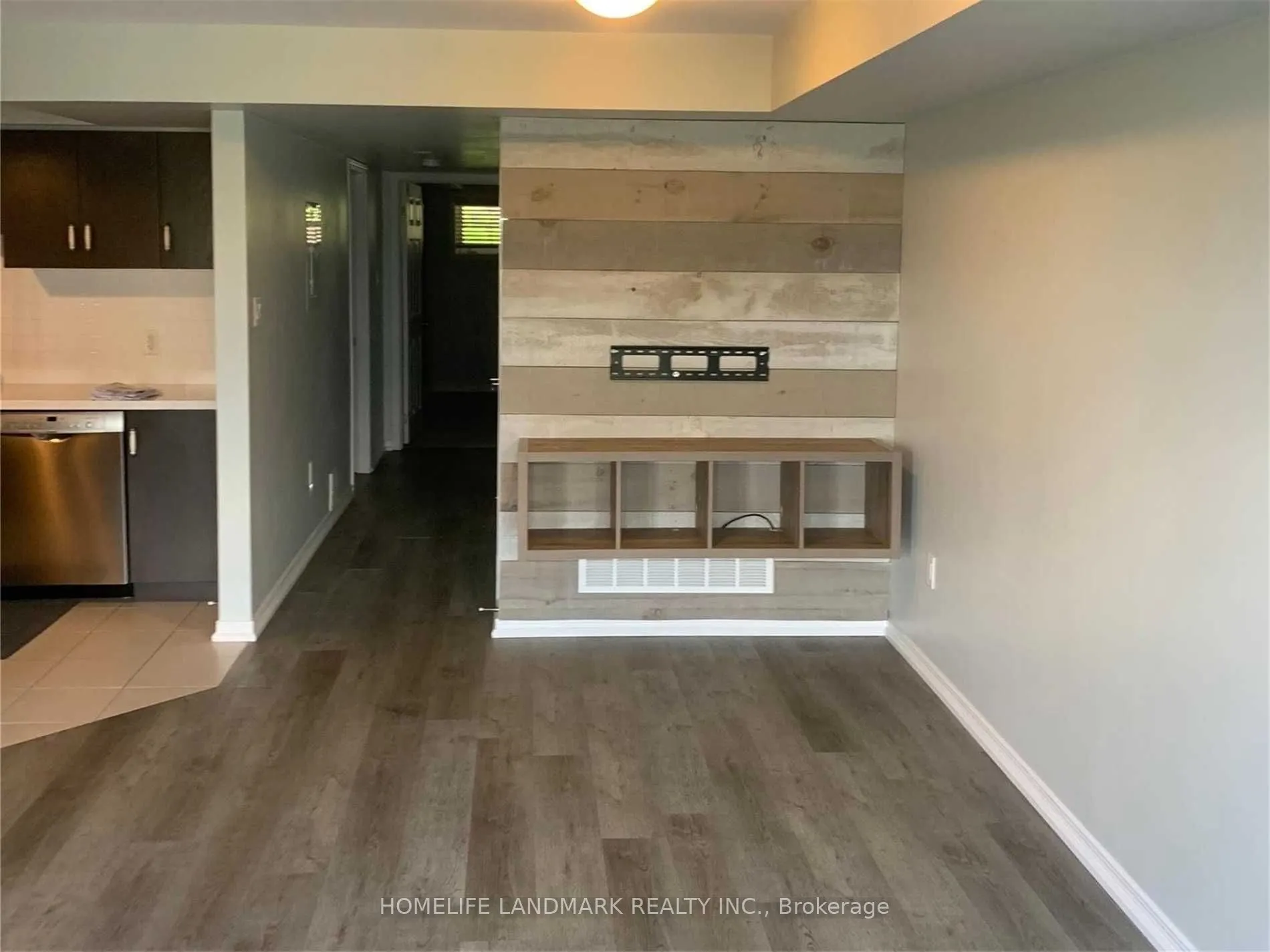 2441 Greenwich Drive, #6
