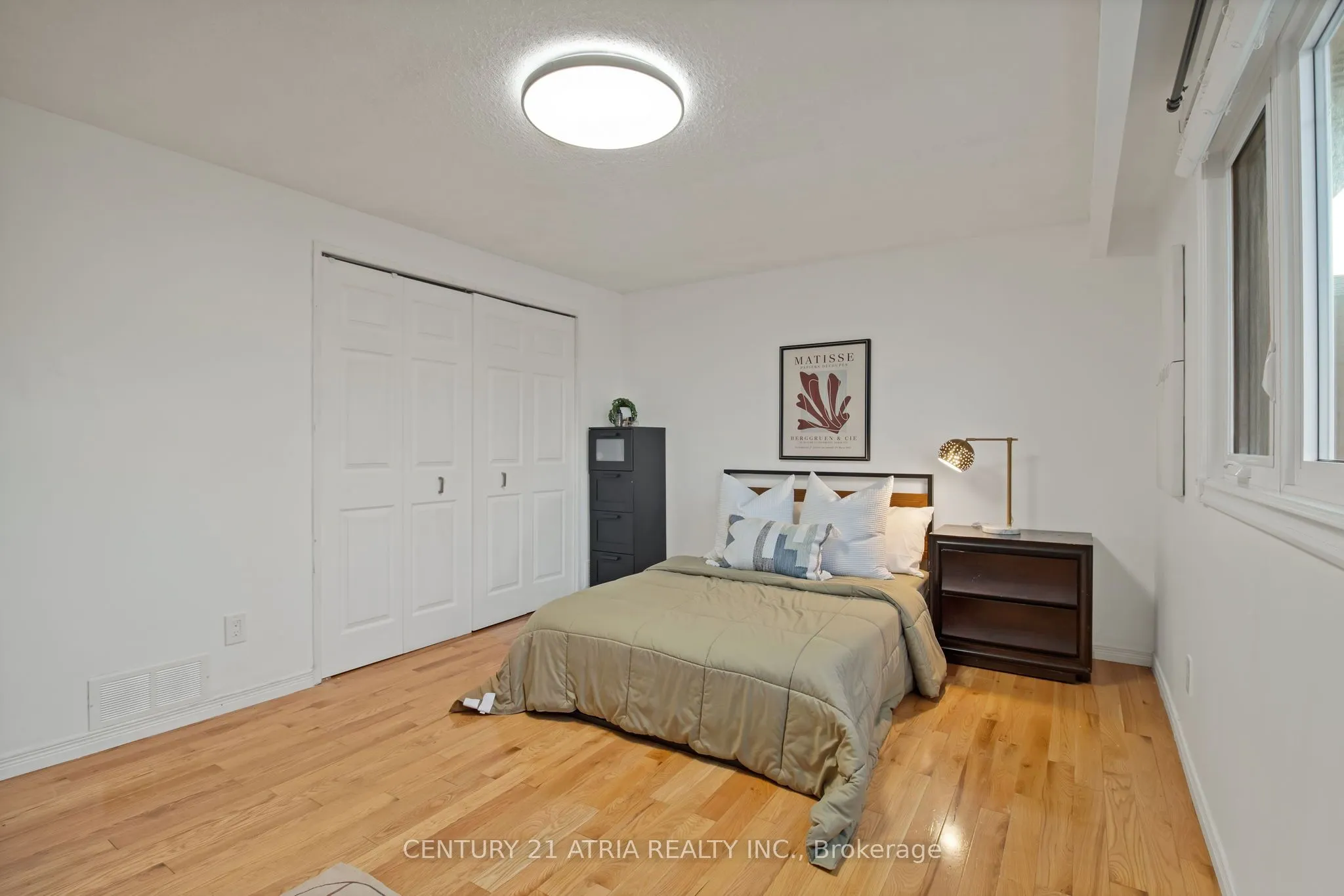 3222 Hornbeam Crescent