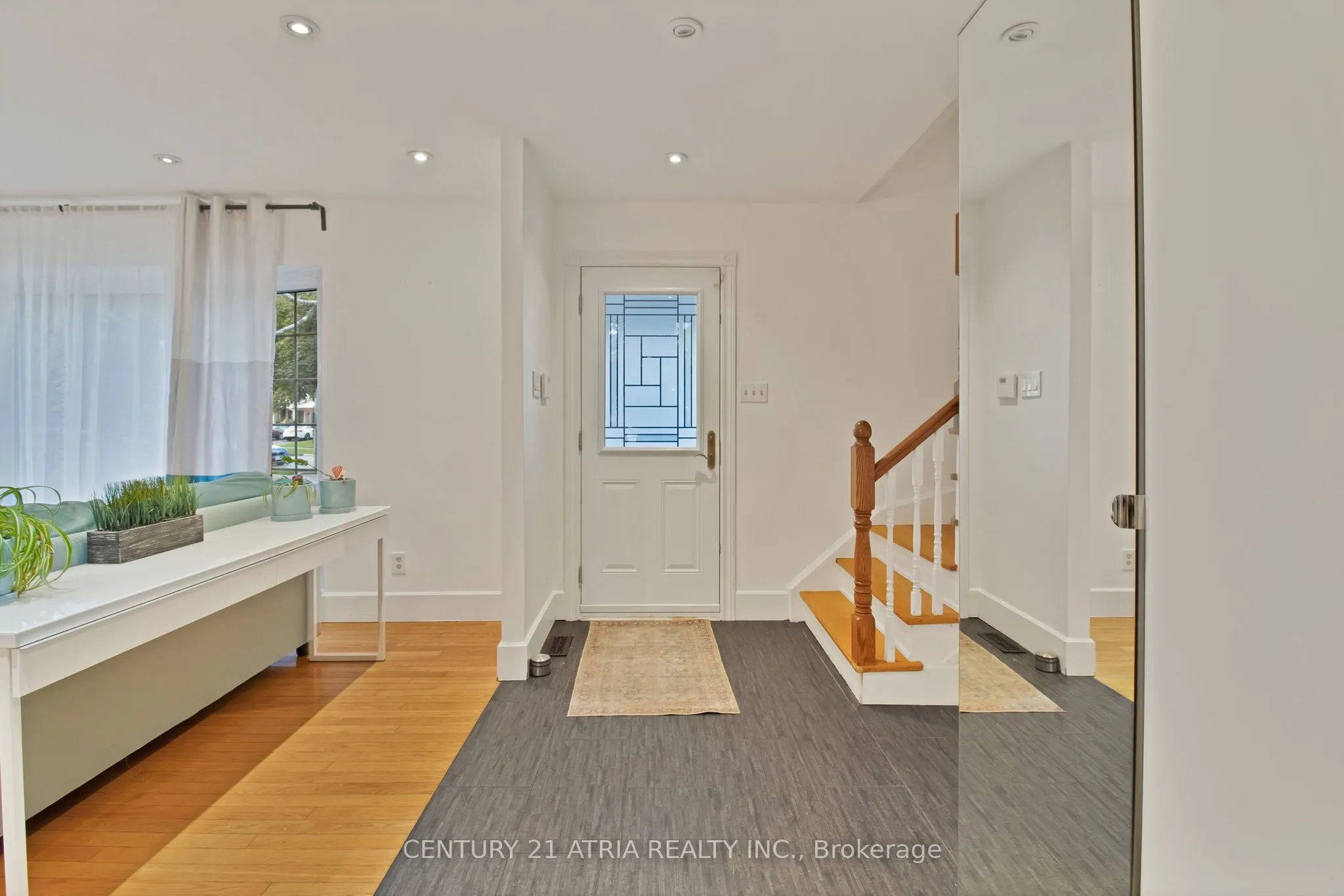 3222 Hornbeam Crescent