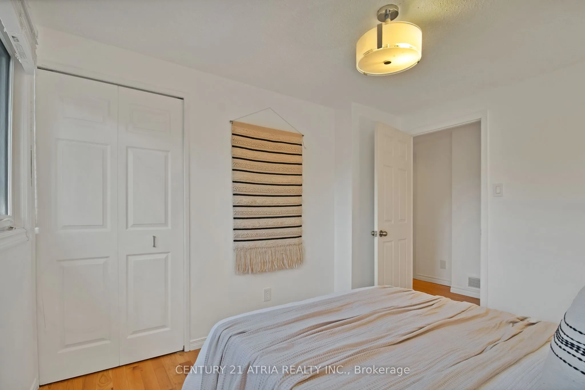 3222 Hornbeam Crescent