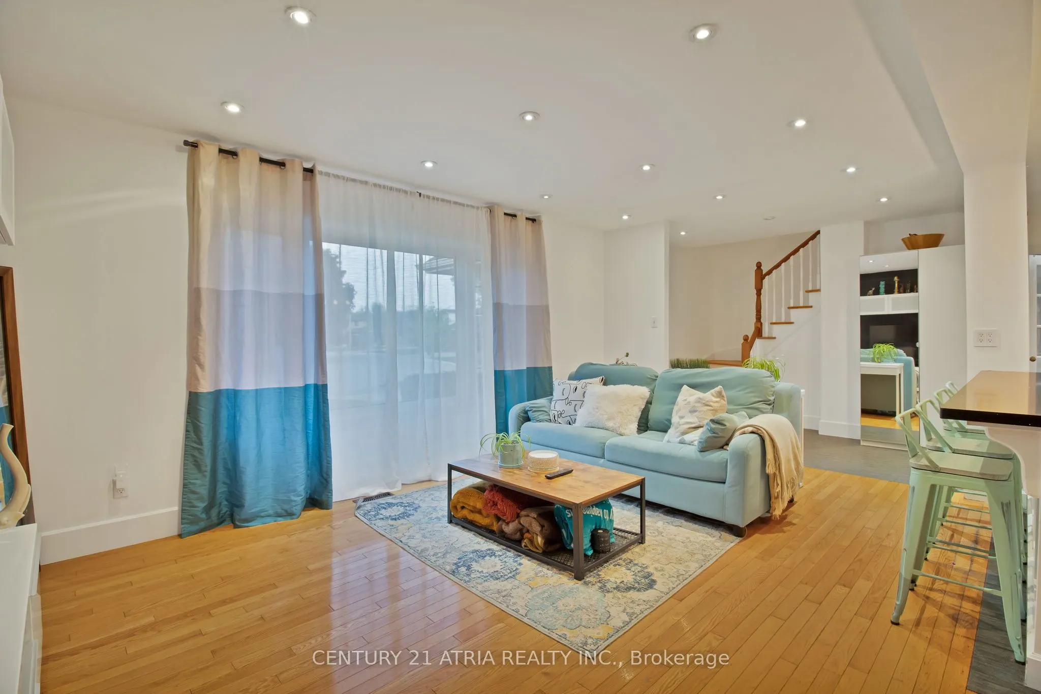3222 Hornbeam Crescent