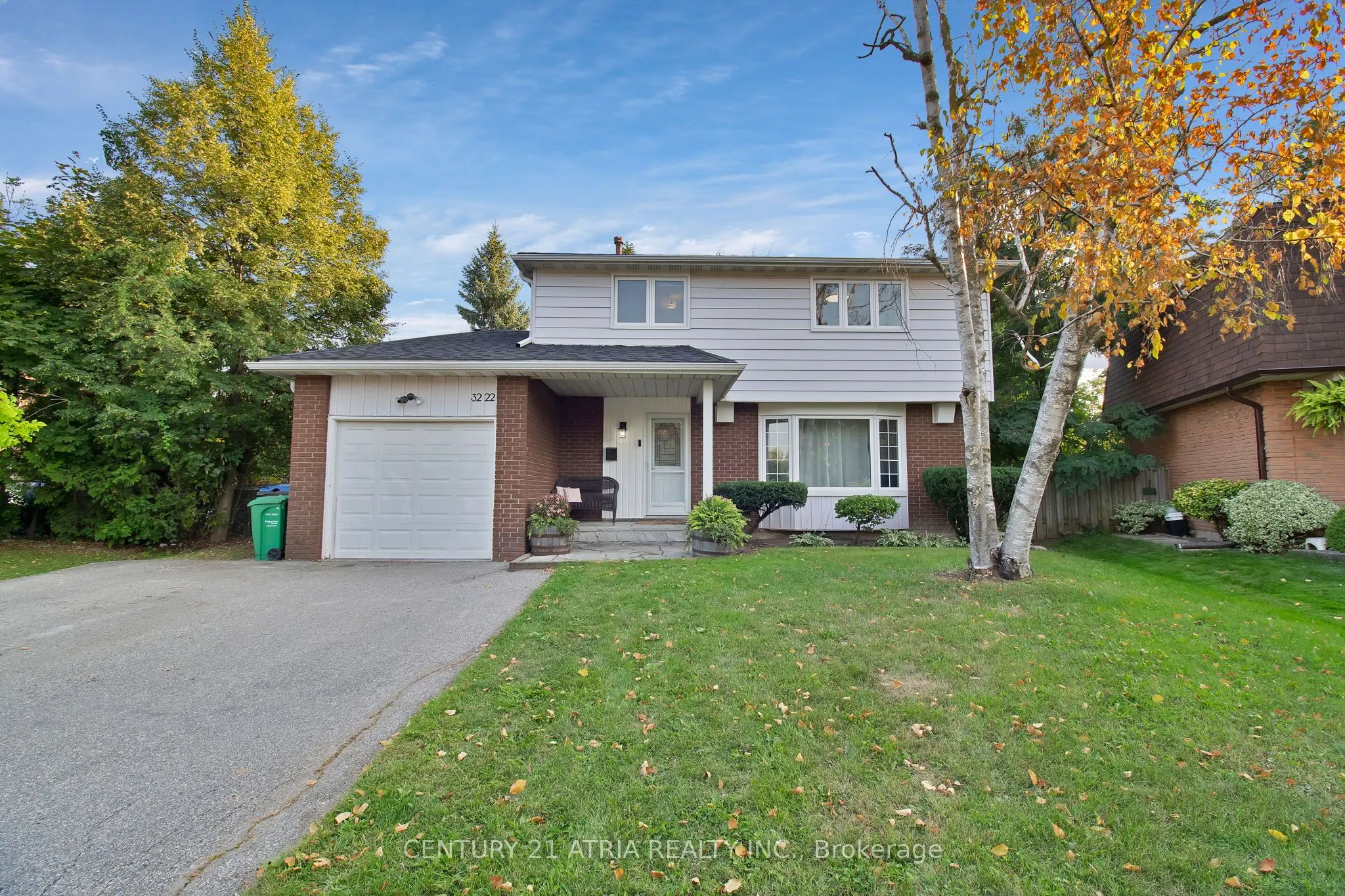 3222 Hornbeam Crescent