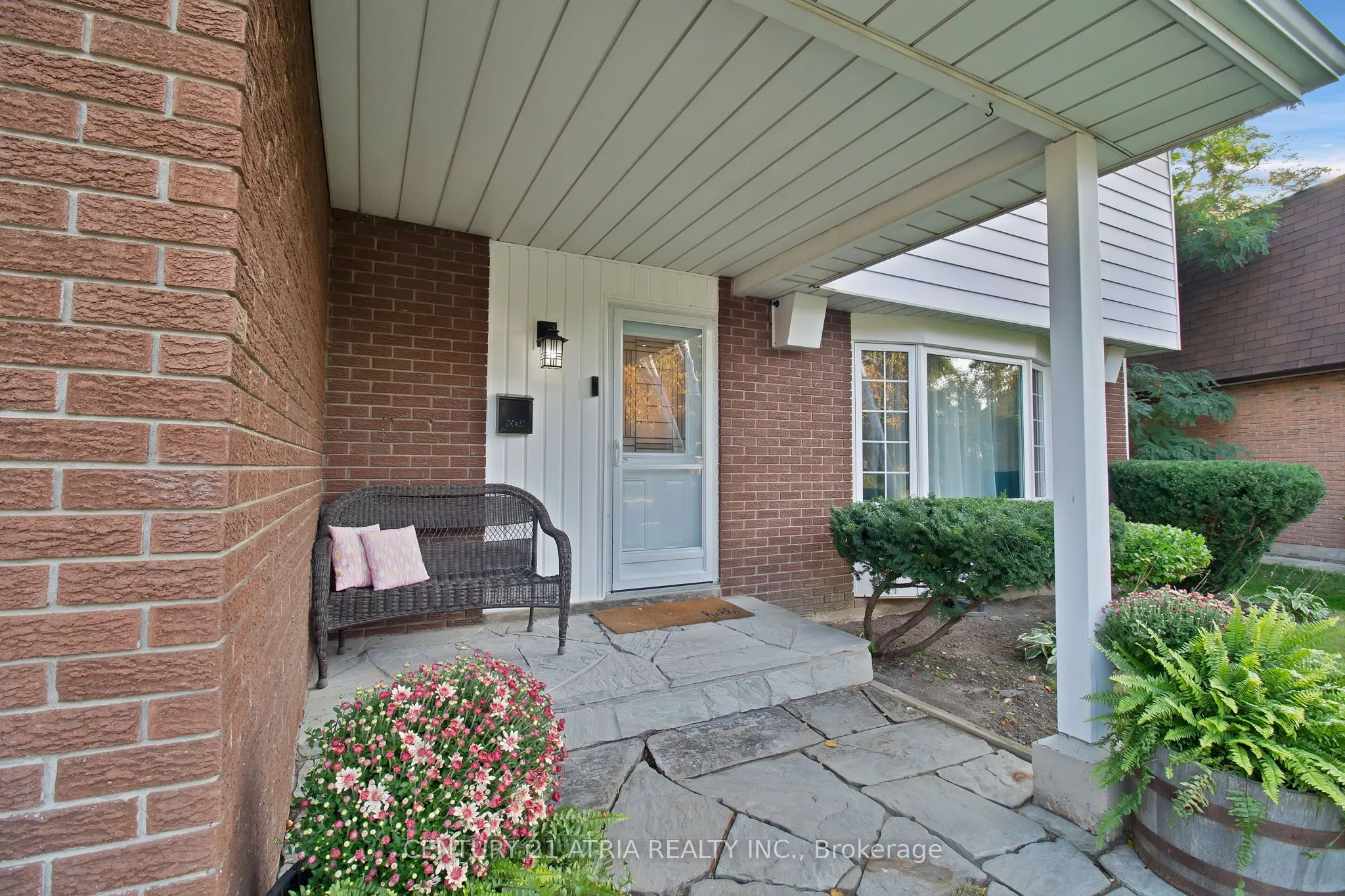 3222 Hornbeam Crescent