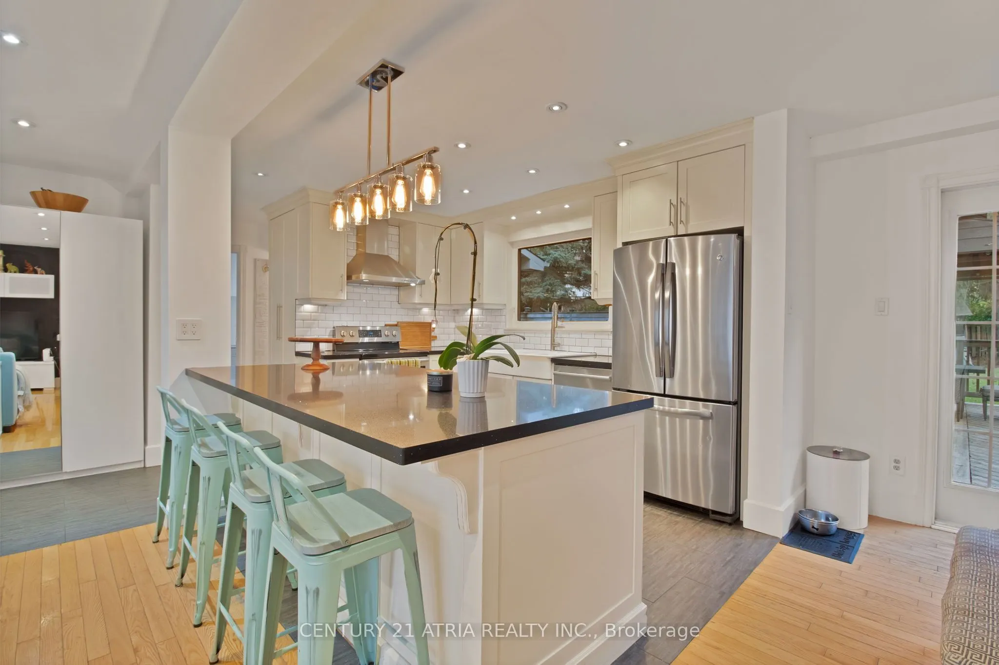 3222 Hornbeam Crescent