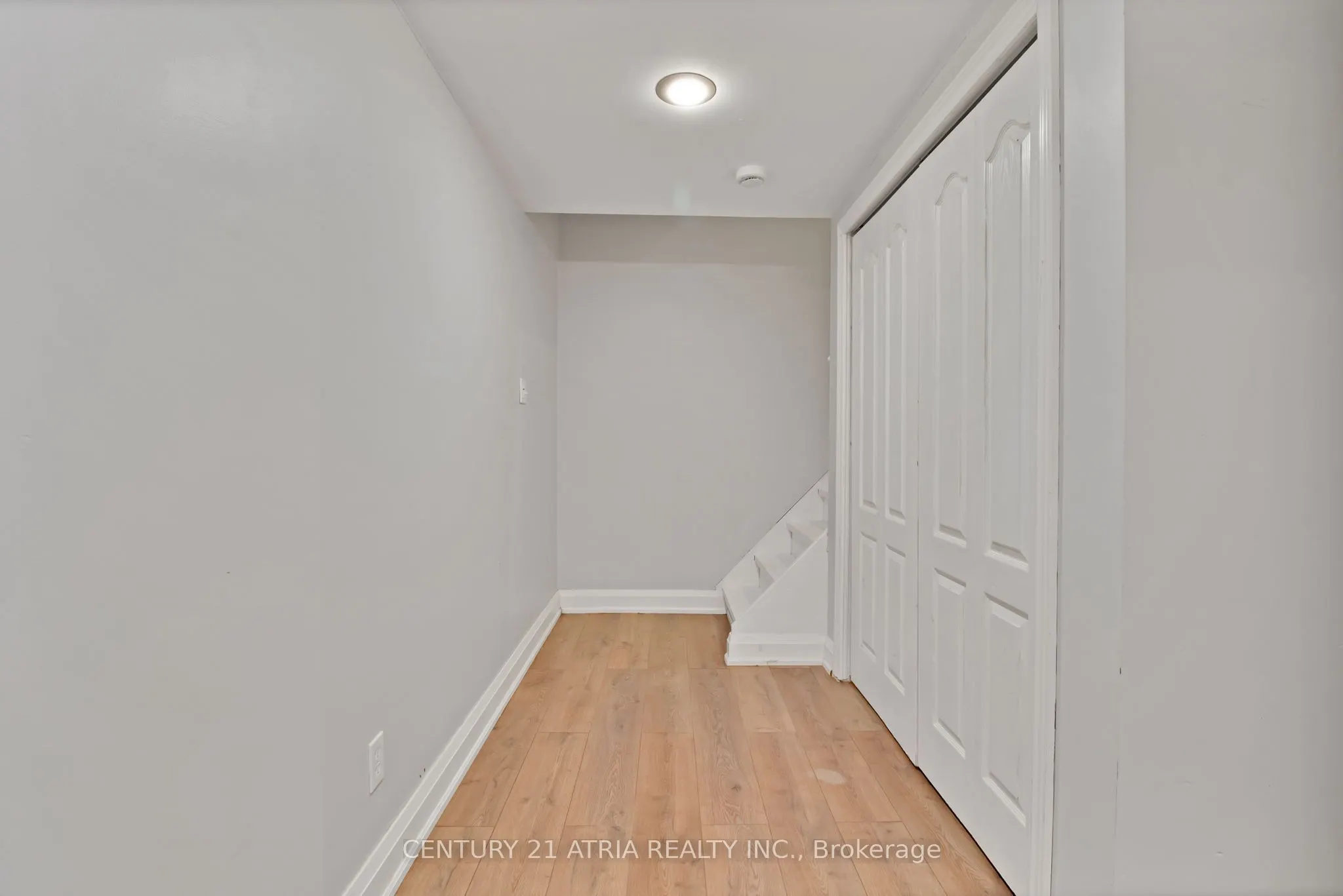 3222 Hornbeam Crescent