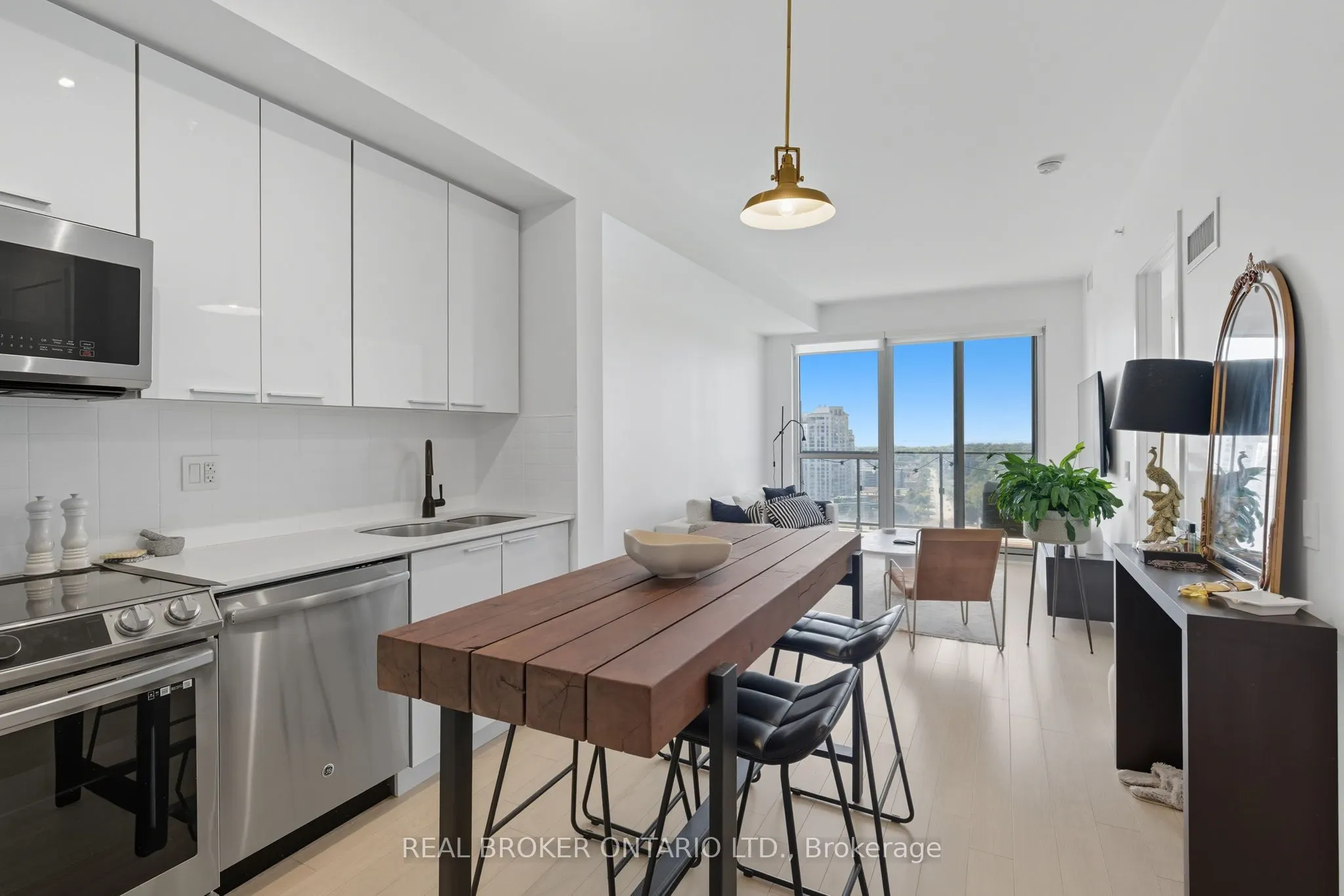 10 Park Lawn Road, #2103