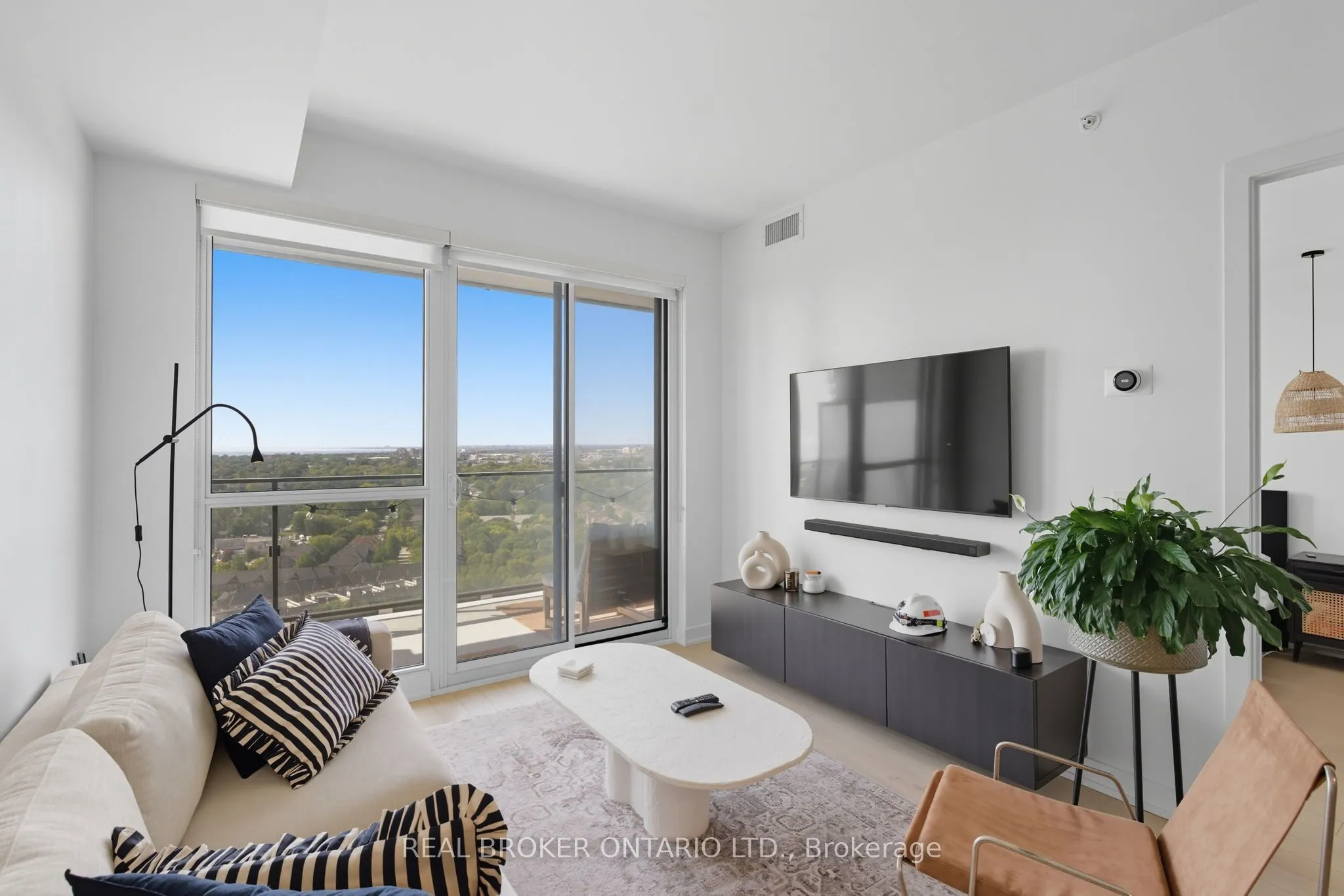 10 Park Lawn Road, #2103