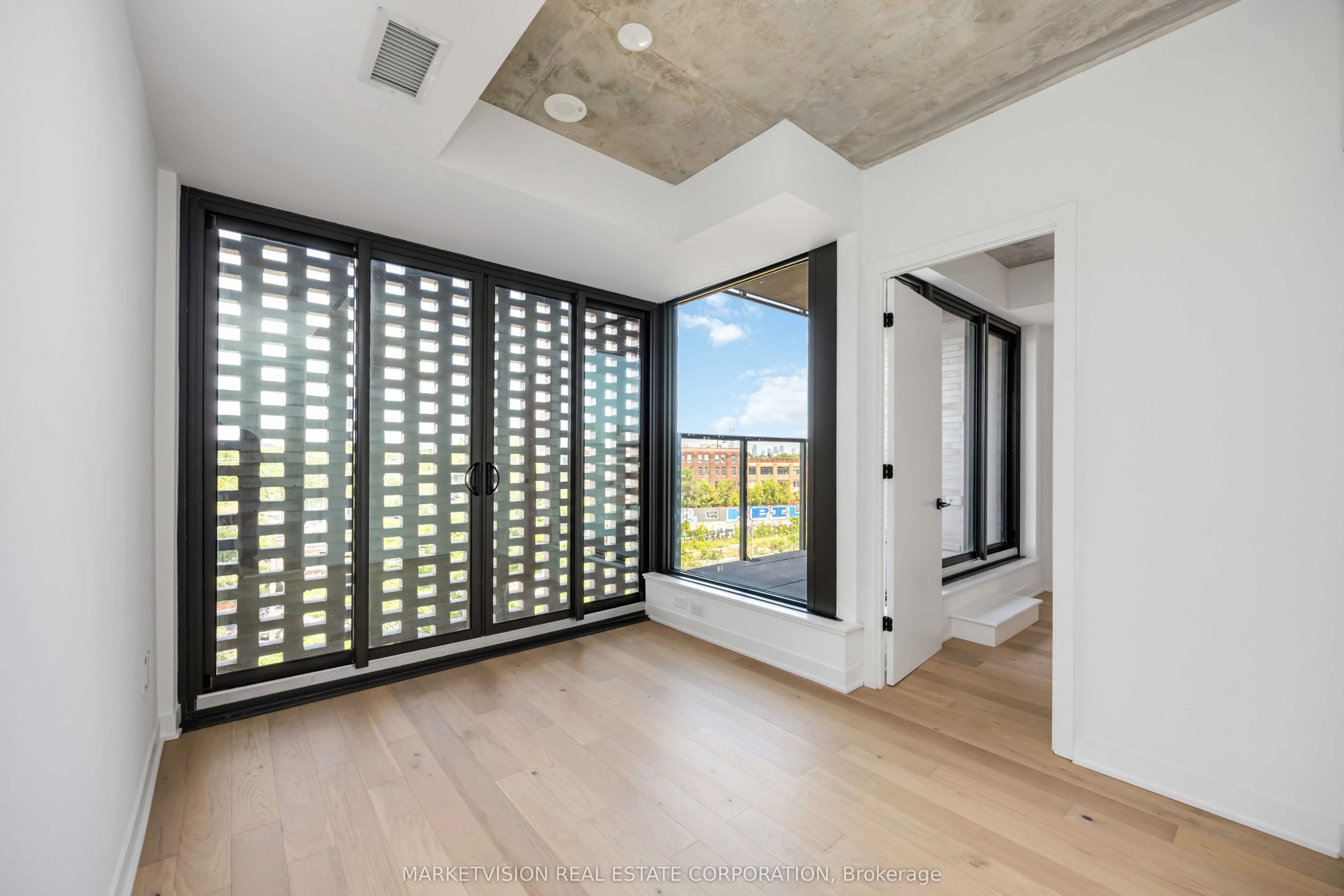2625 Dundas Street W, #506