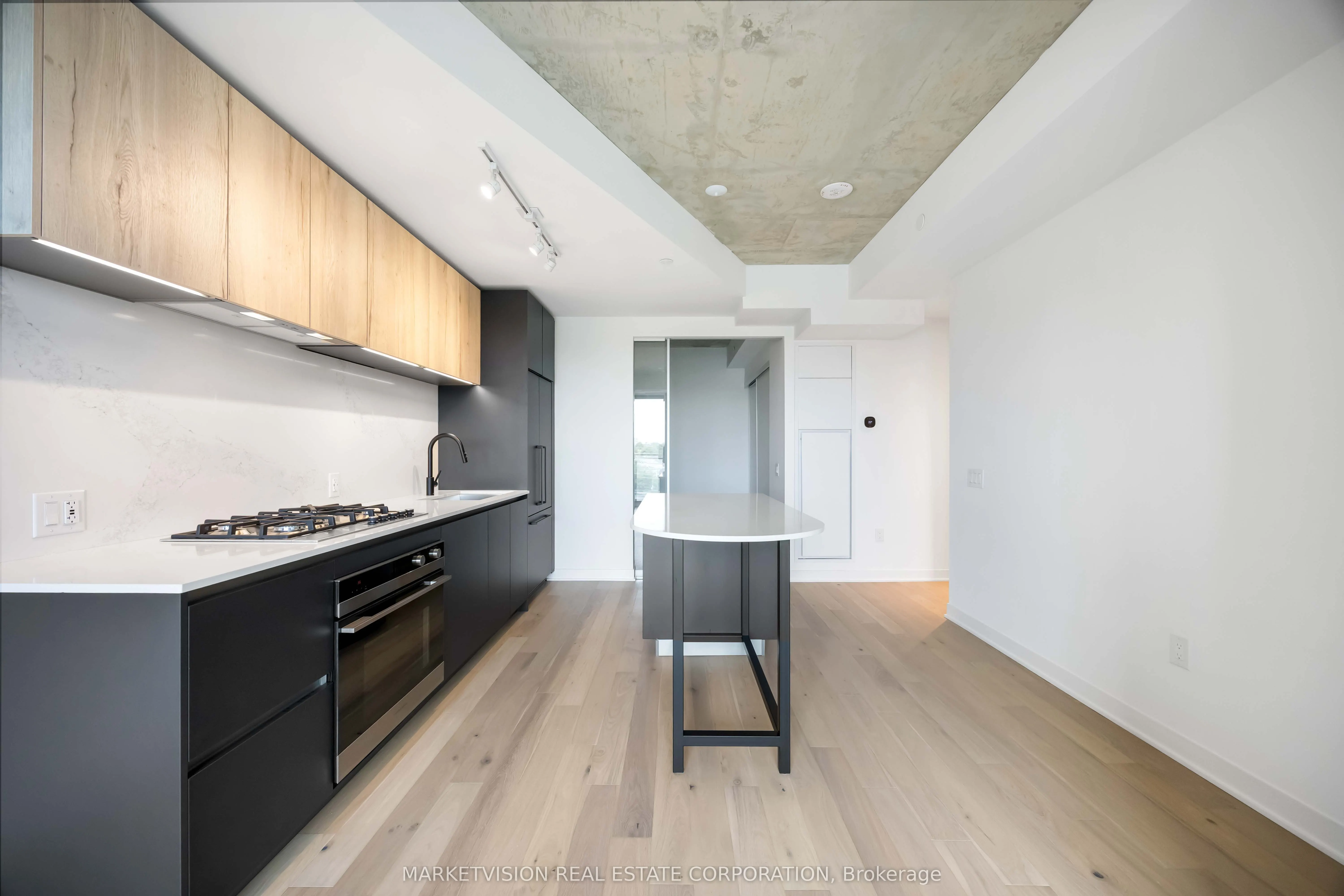 2625 Dundas Street W, #610
