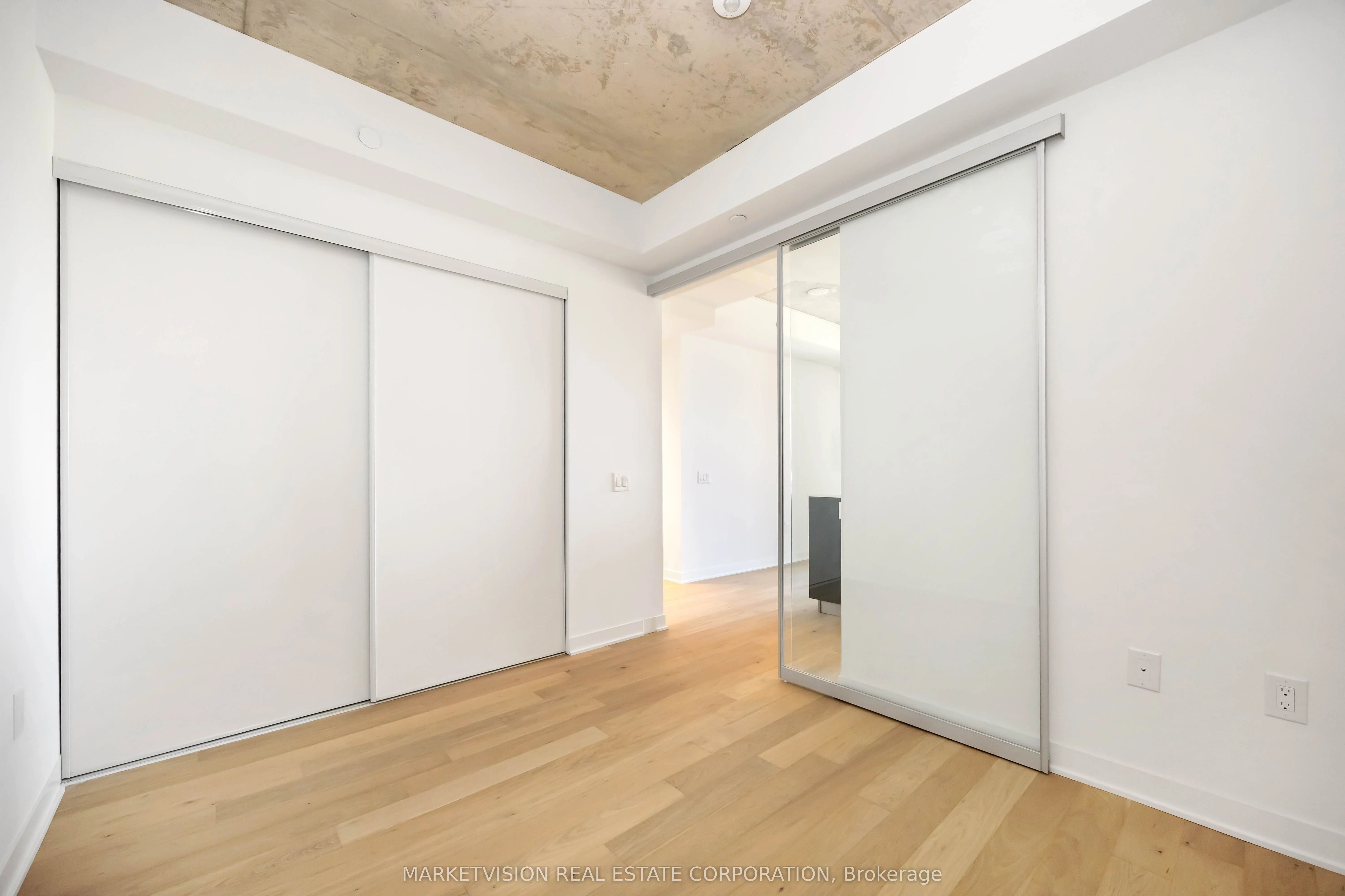2625 Dundas Street W, #610