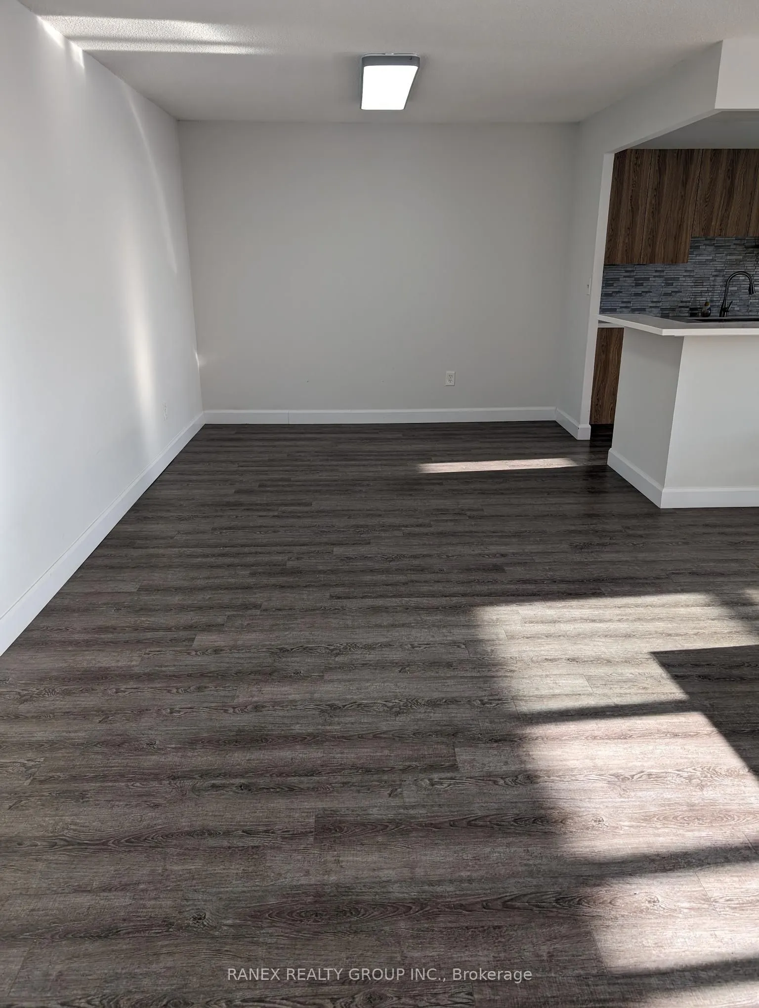15 Kensington Road, #1110