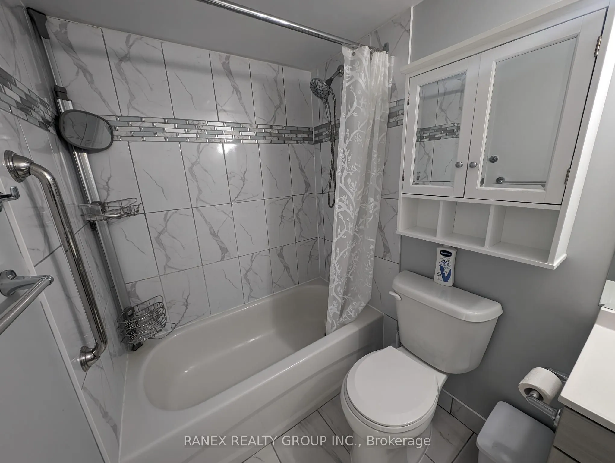 15 Kensington Road, #1110