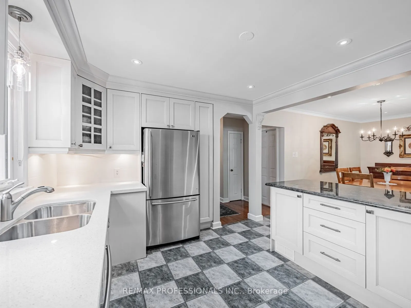 7 Ravenscrest Drive