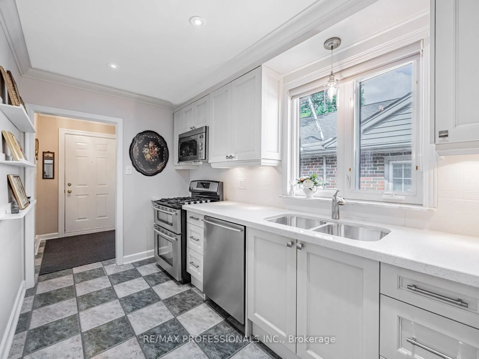 7 Ravenscrest Drive