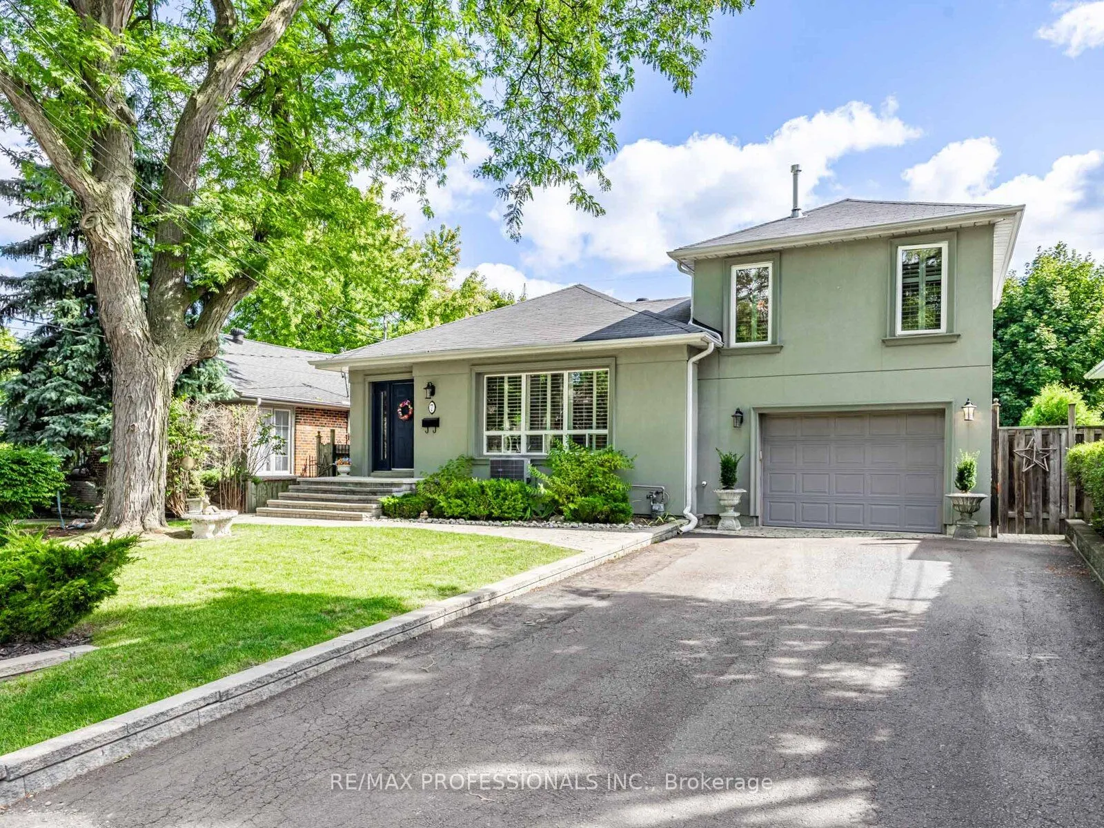 7 Ravenscrest Drive