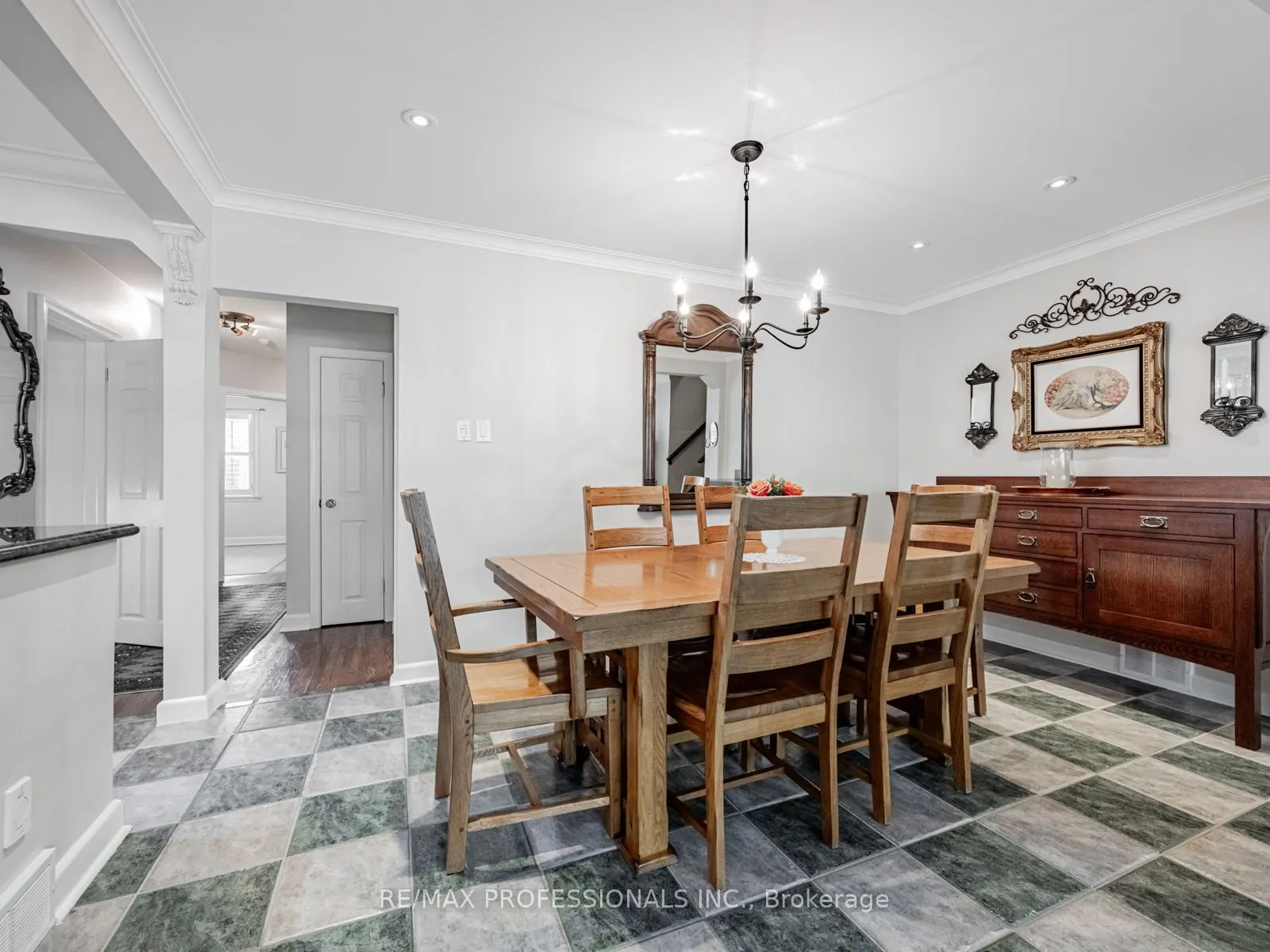 7 Ravenscrest Drive