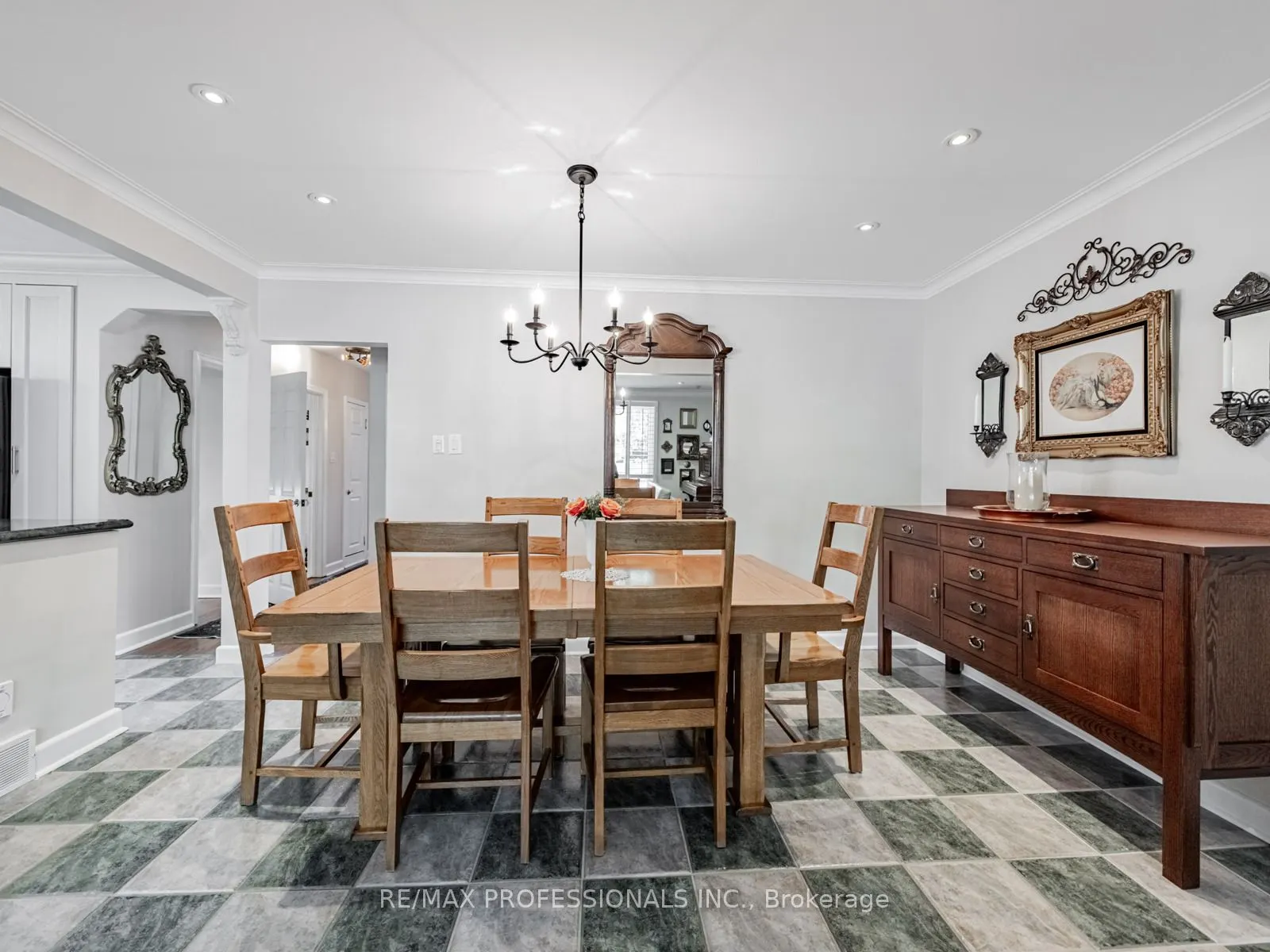 7 Ravenscrest Drive