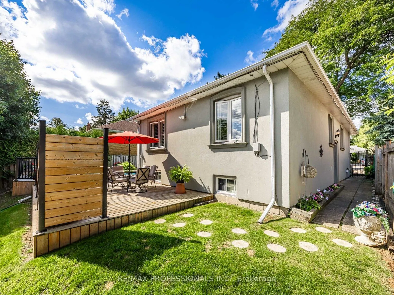 7 Ravenscrest Drive