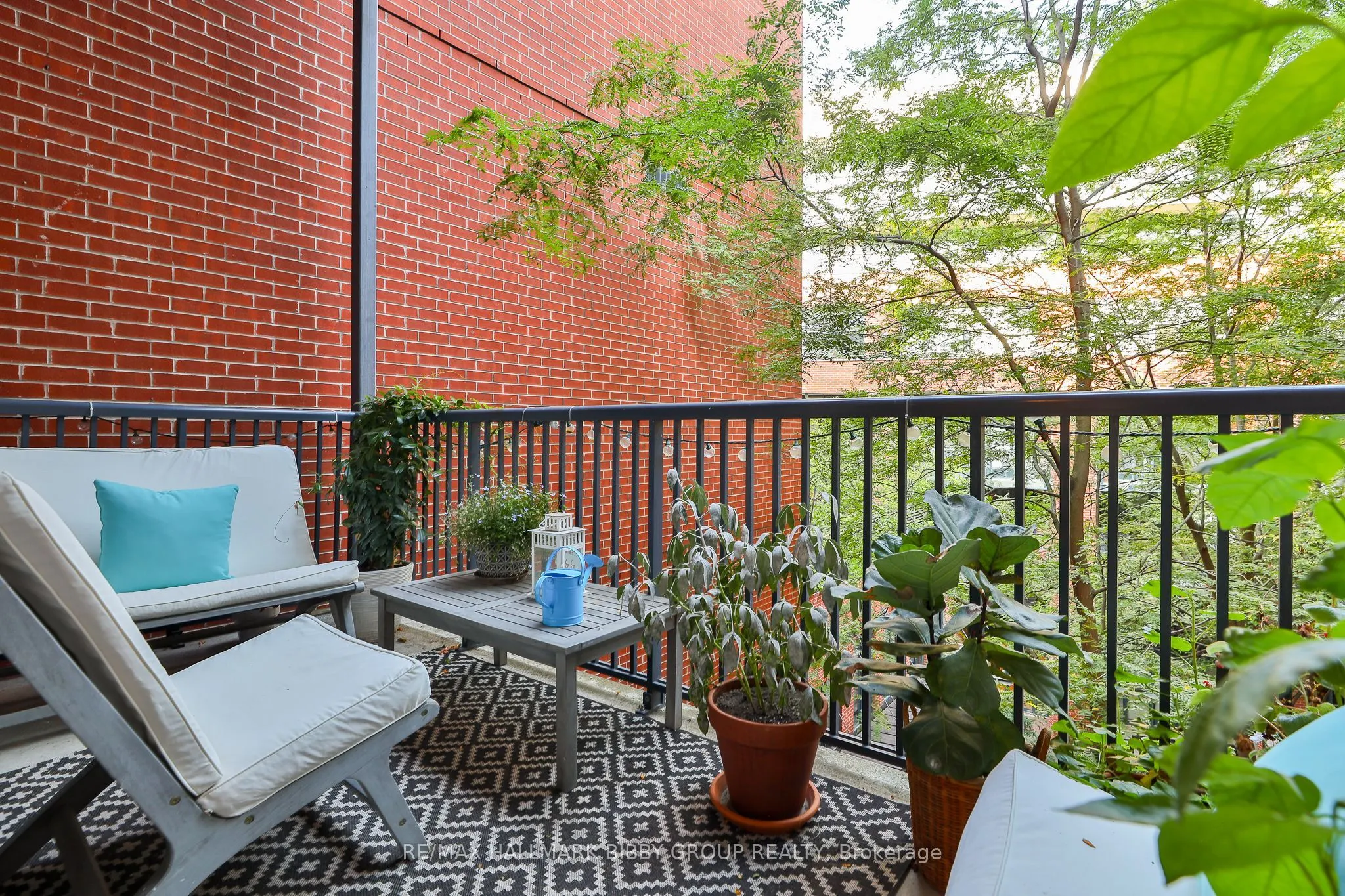 363 Sorauren Avenue, #302
