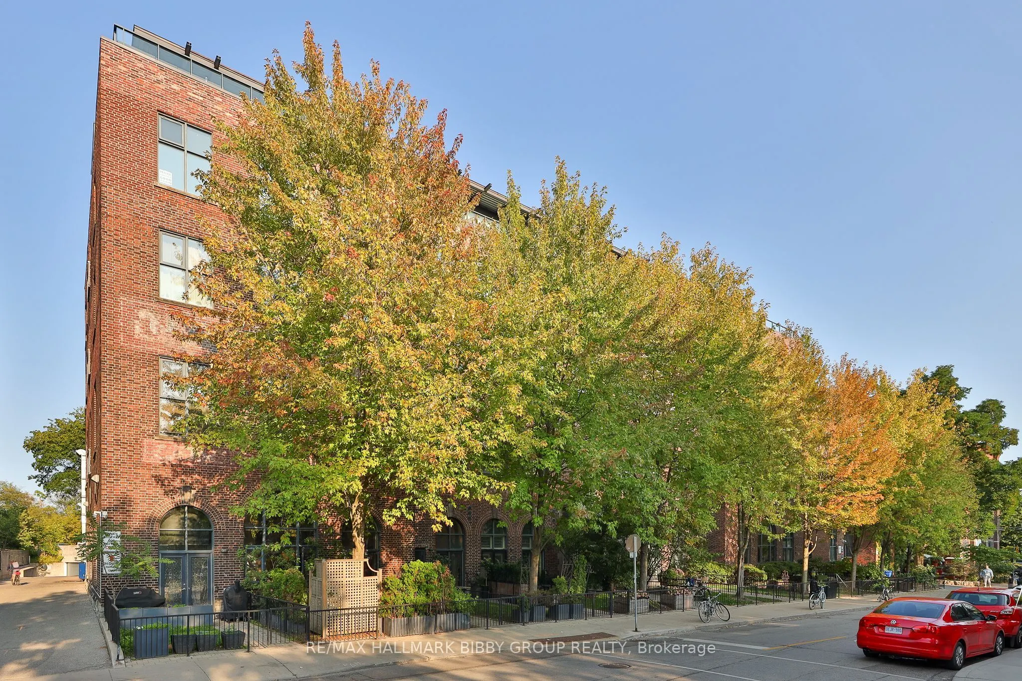 363 Sorauren Avenue, #302