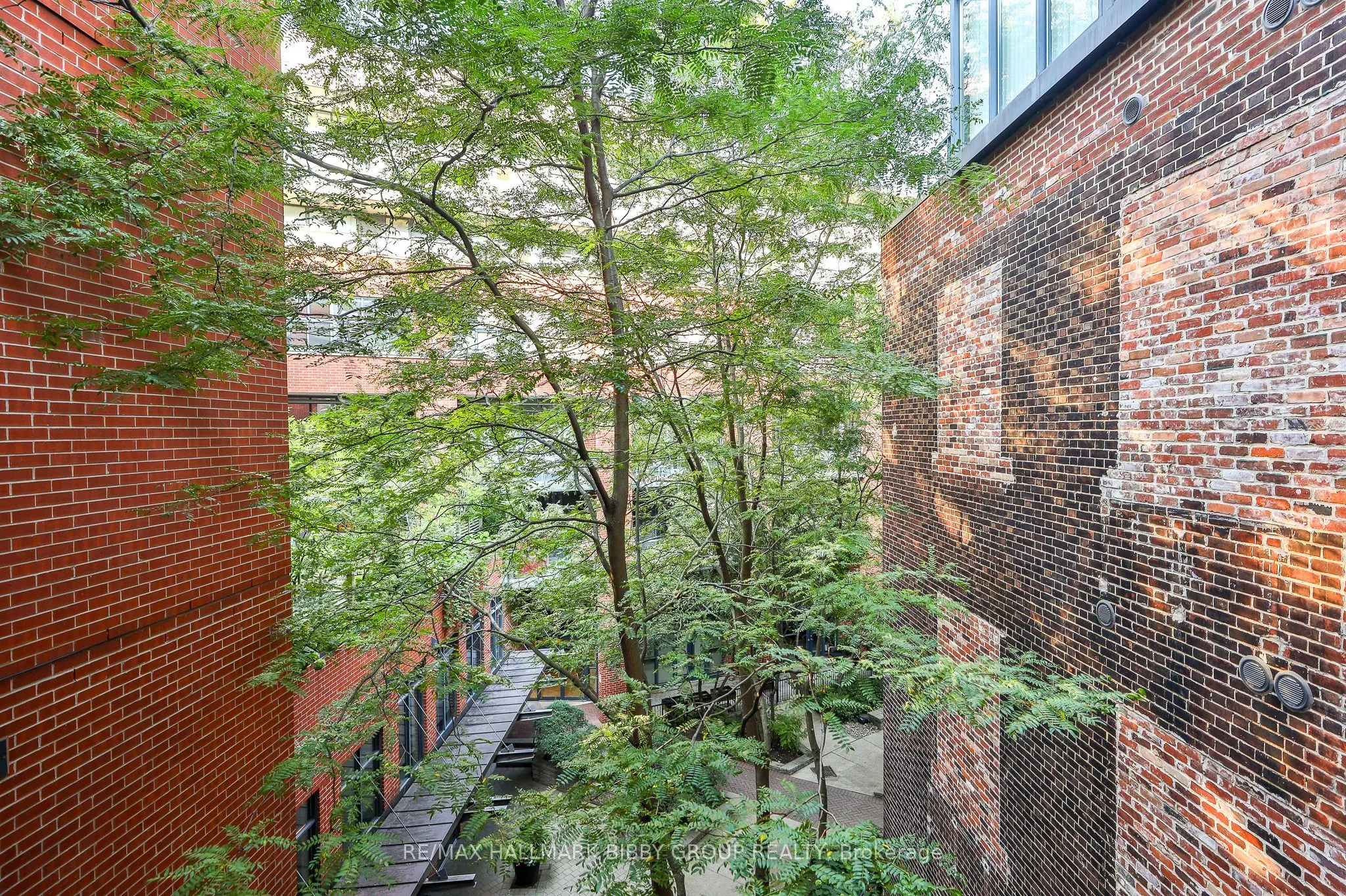 363 Sorauren Avenue, #302