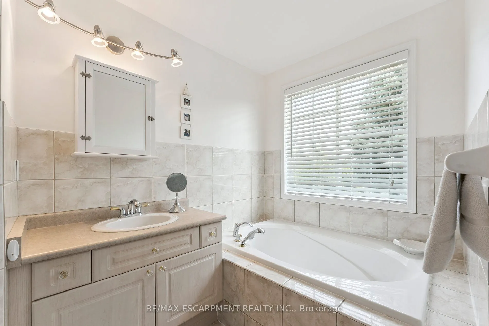 1650 Allan Crescent