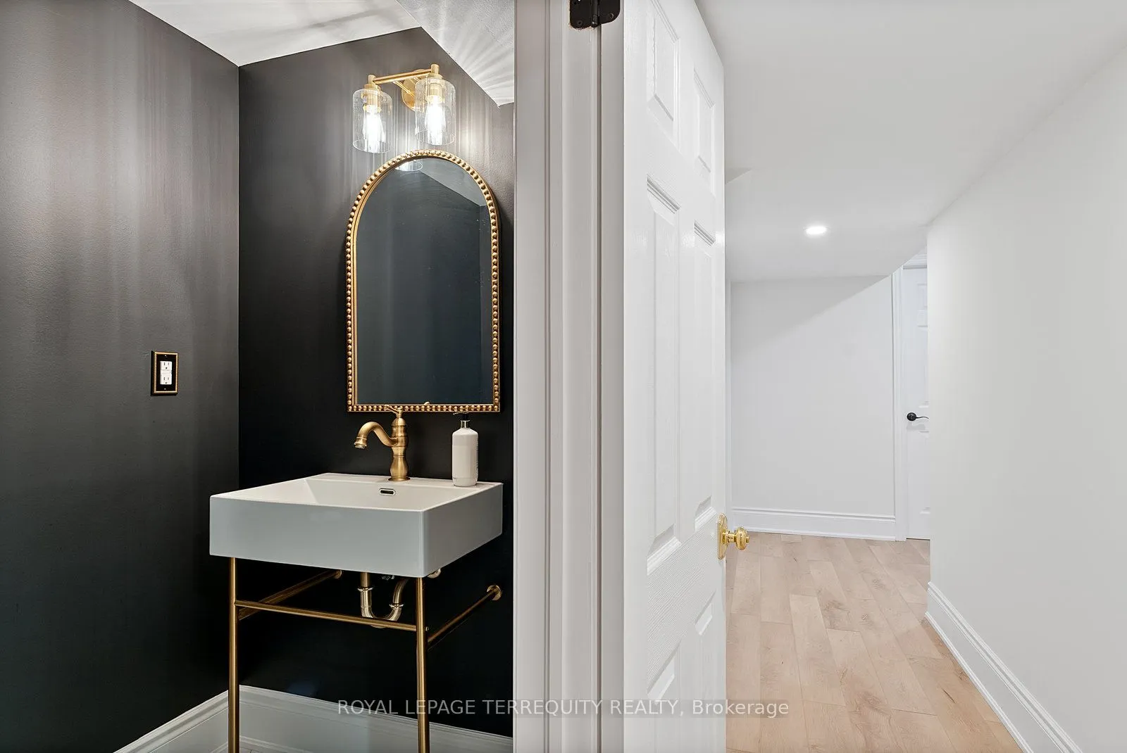 3247 Dovetail Mews